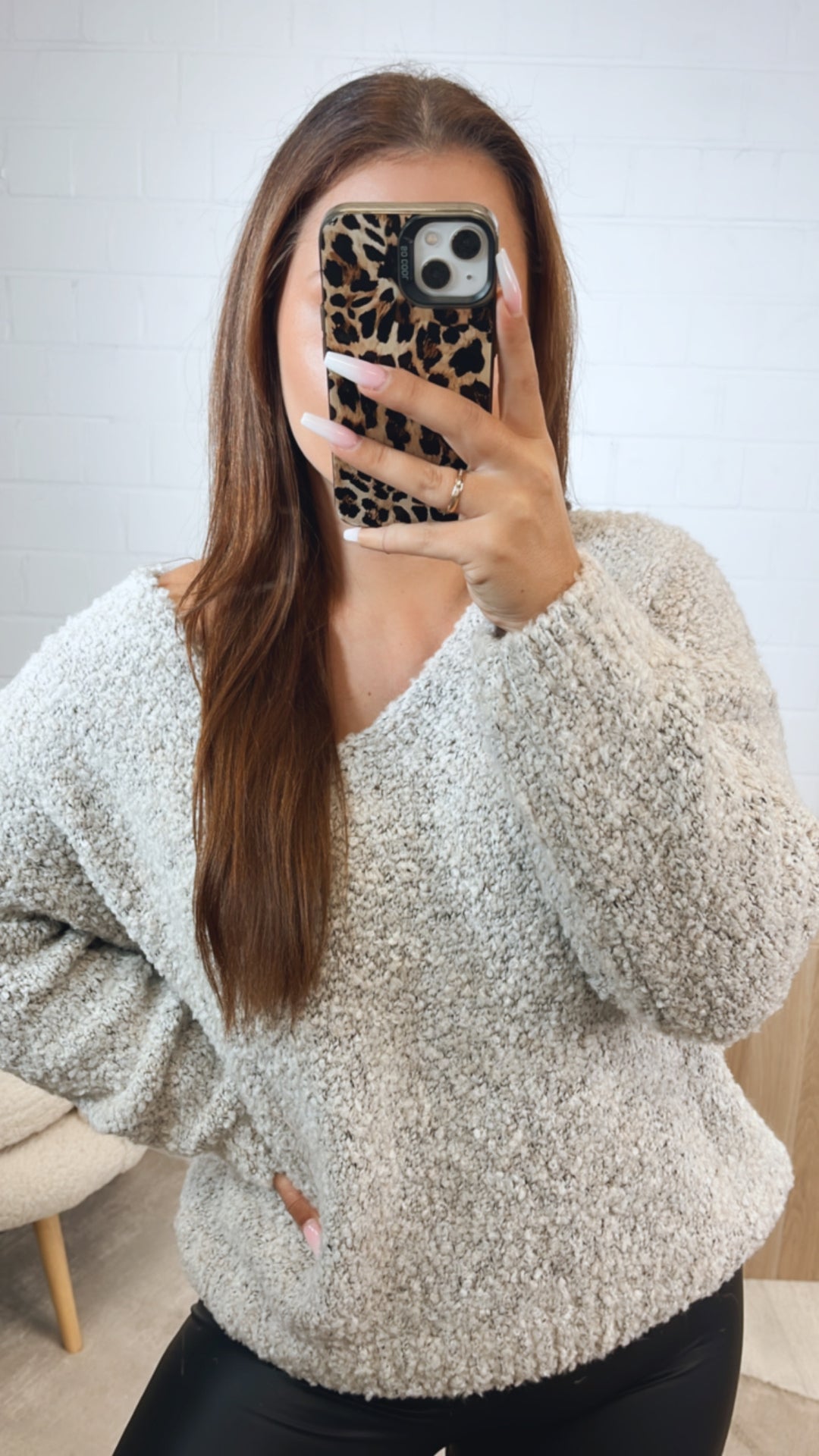 TEDDY kürzerer Pullover mit V-Ausschnitt / beige - grau meliert Art. 5248