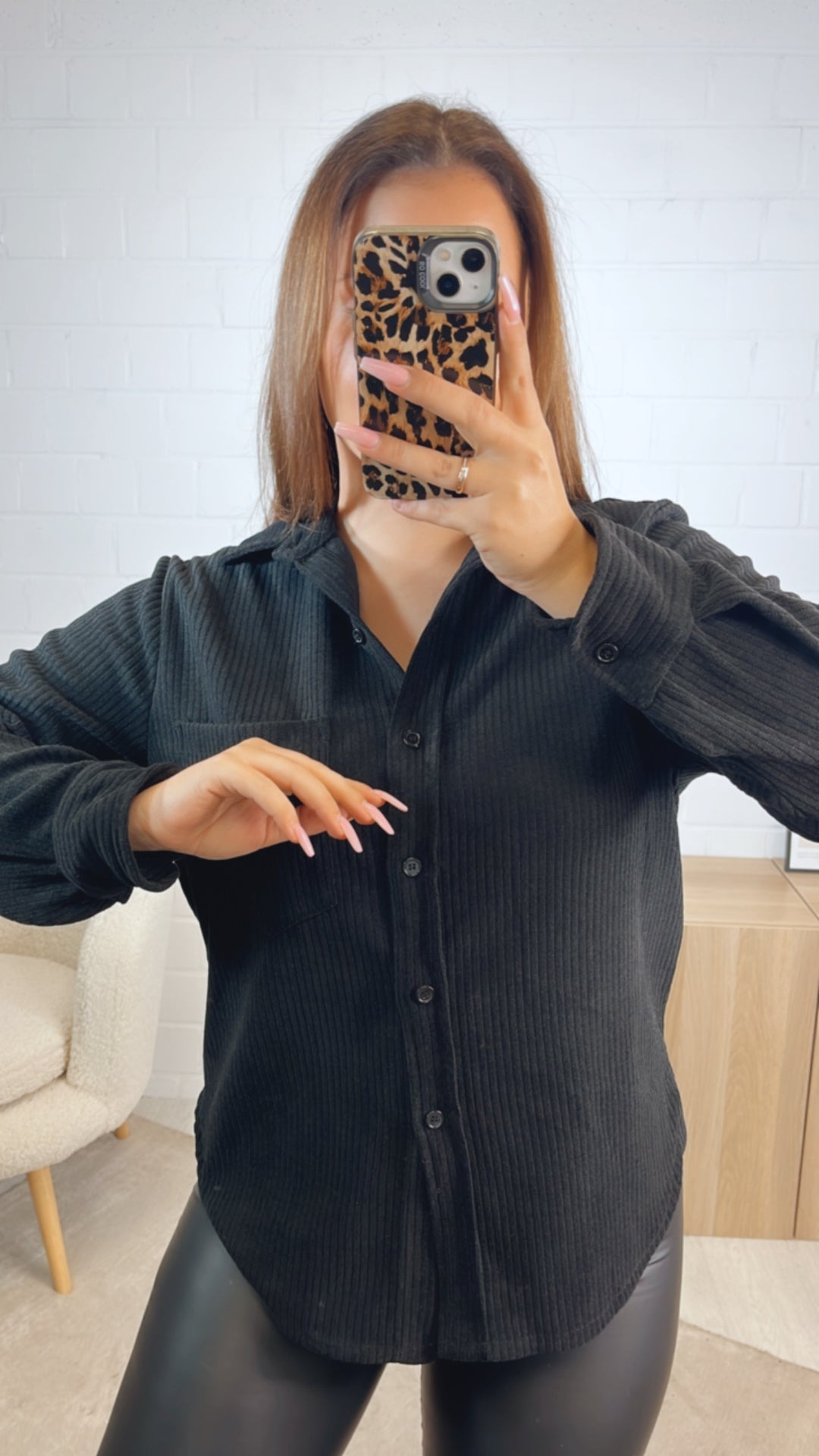 Bluse im Cord Look mit Brusttasche / schwarz Art. 12708