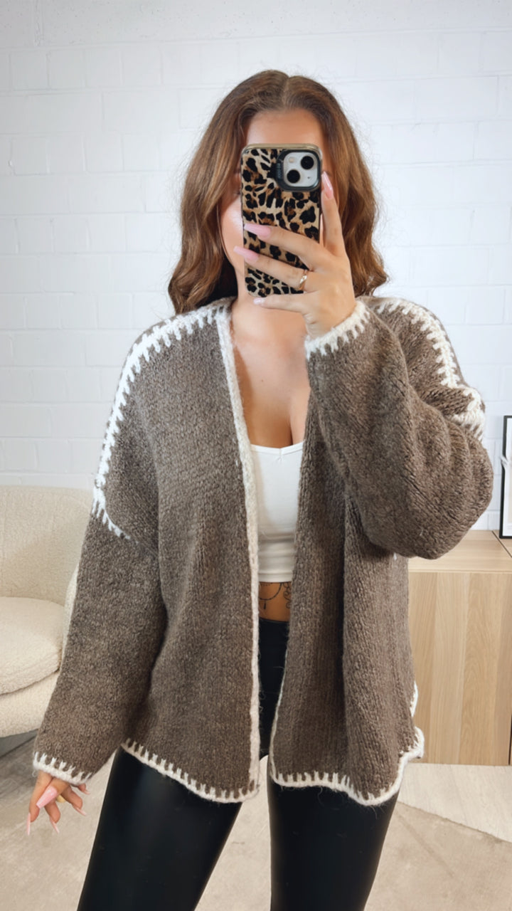Cardigan mit abgesetzter Naht / braun meliert - wollweiss Art. 12583
