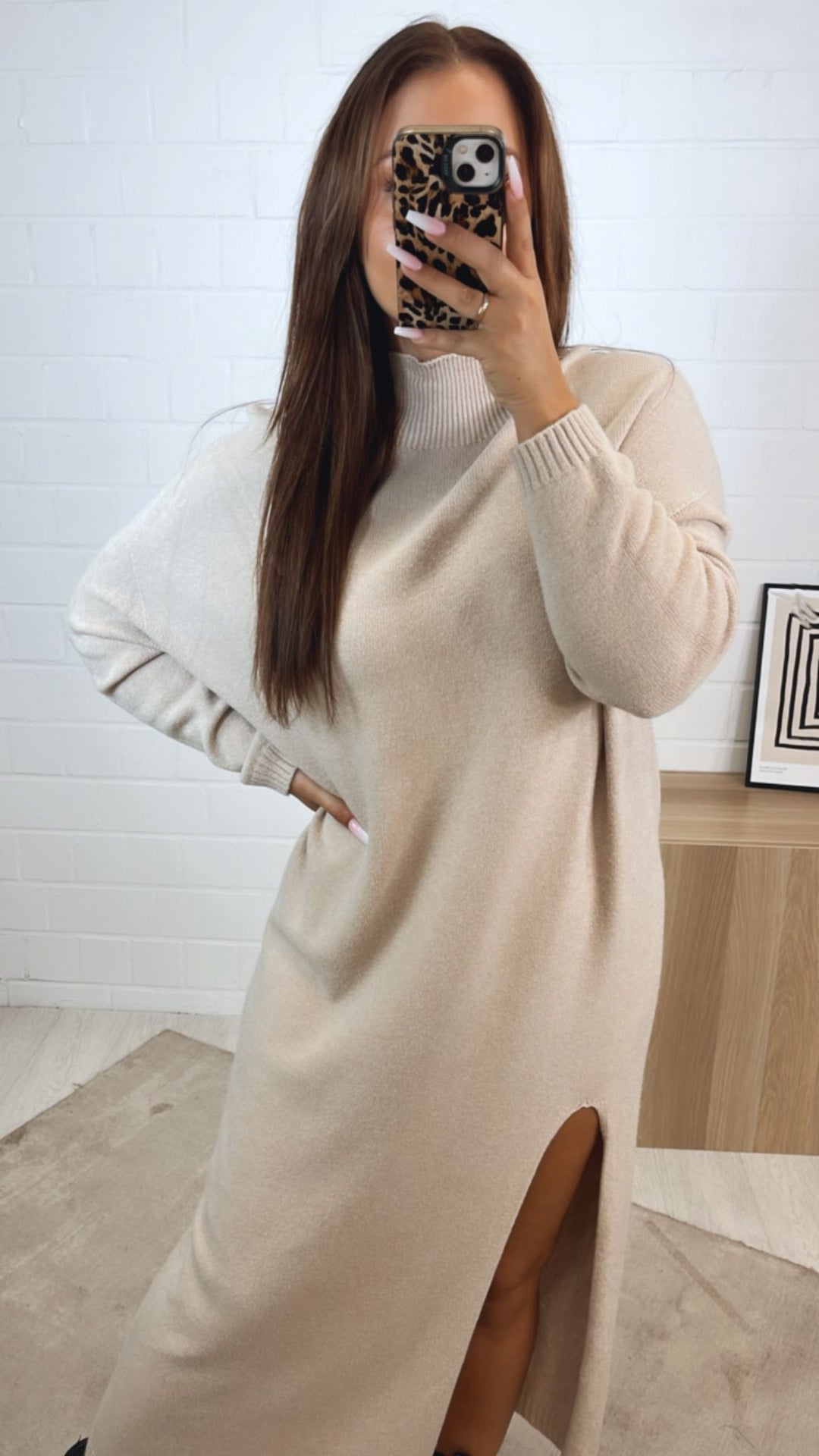 MAXI - feines Strickkleid mit leichtem Stehkragen und Schlitz / beige Art. 122340