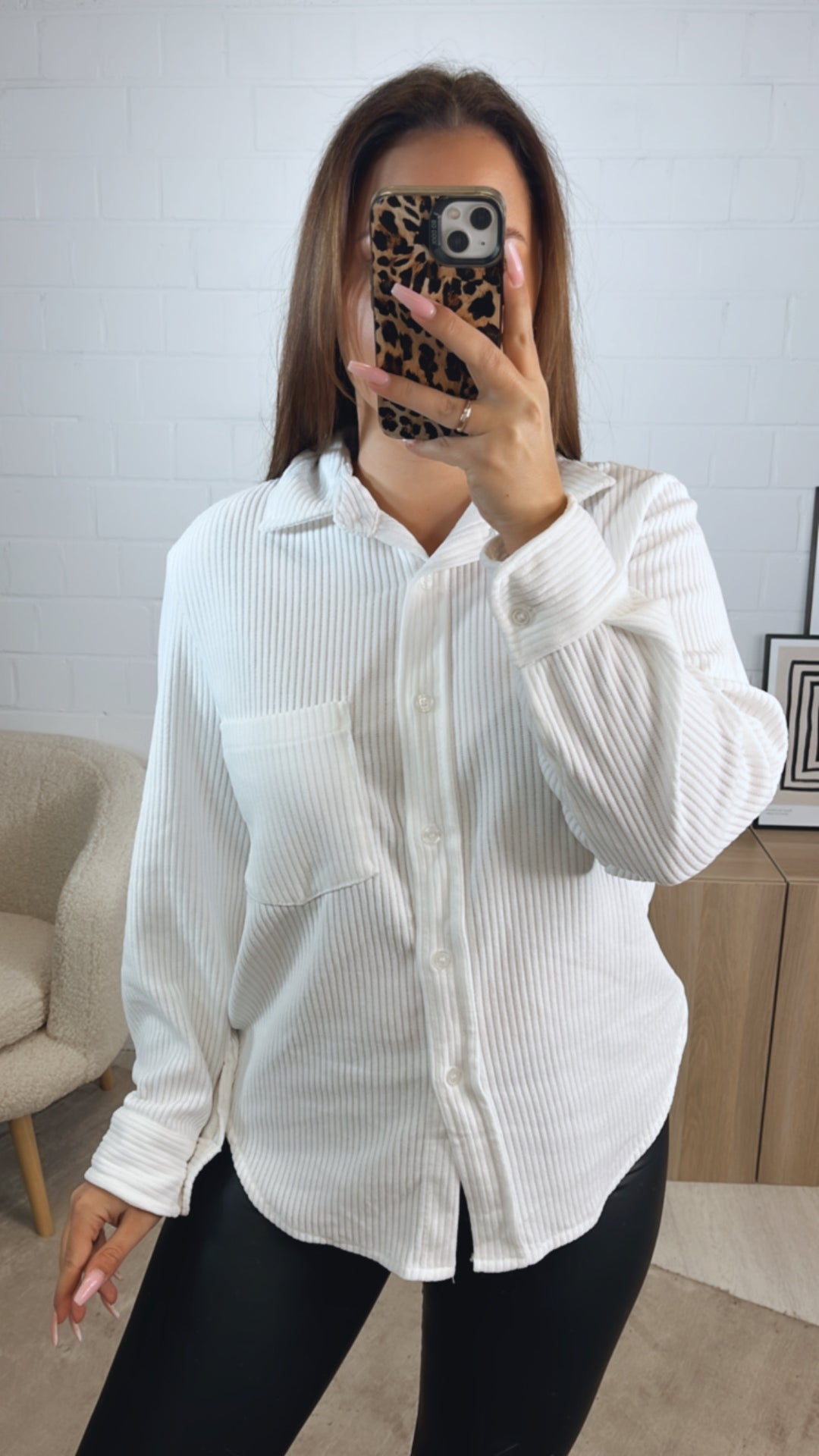 Bluse im Cord Look mit Brusttasche / weiss Art. 12710