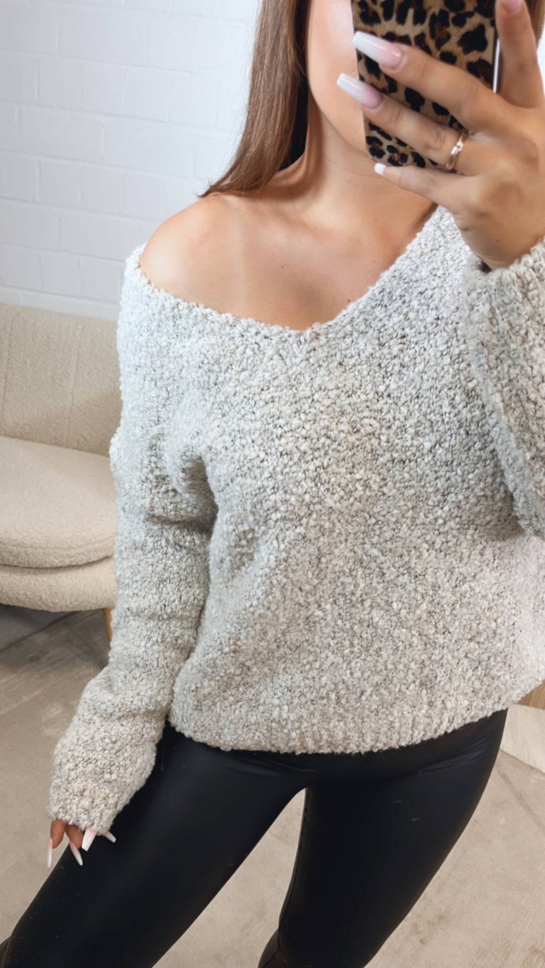 TEDDY kürzerer Pullover mit V-Ausschnitt / beige - grau meliert Art. 5248