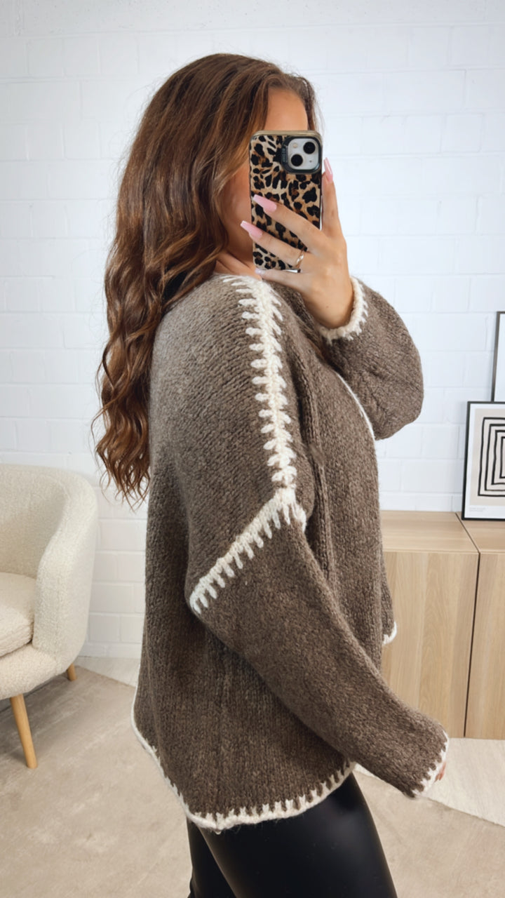 Cardigan mit abgesetzter Naht / braun meliert - wollweiss Art. 12583