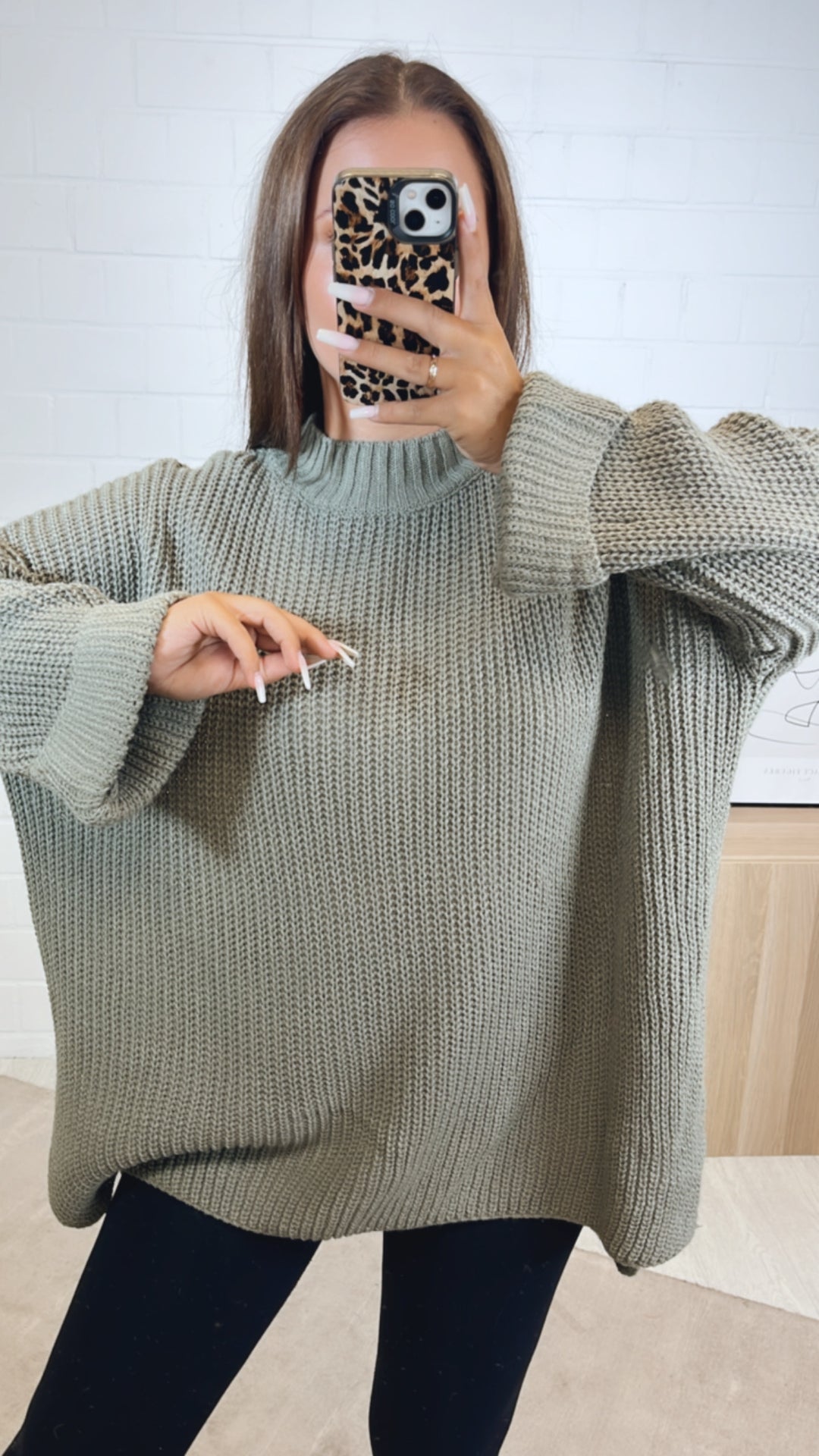 Stehkragen oversize Pullover mit Schlitz / soft khaki Art. 11067