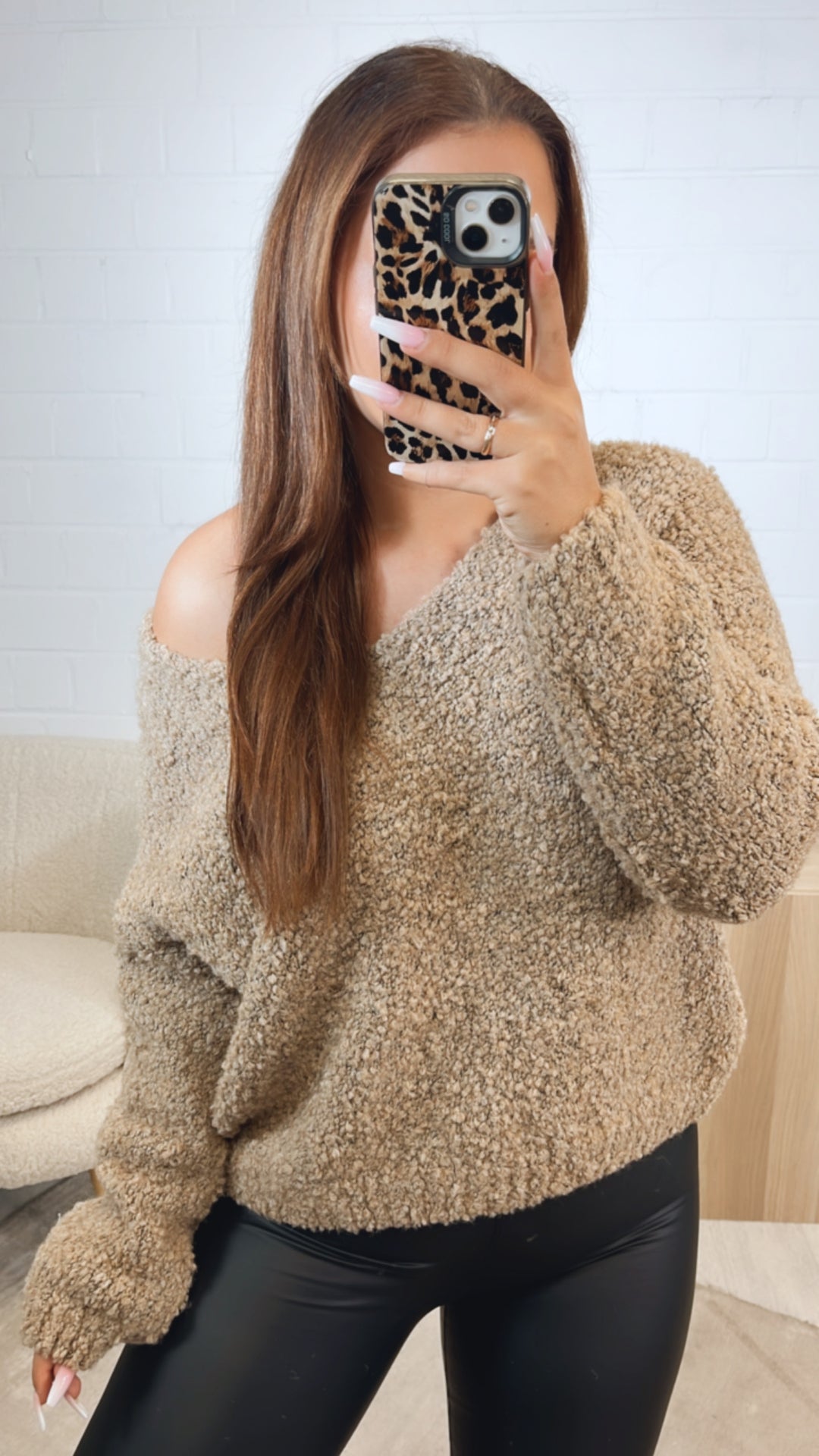 TEDDY kürzerer Pullover mit V-Ausschnitt / camel Art. 5241