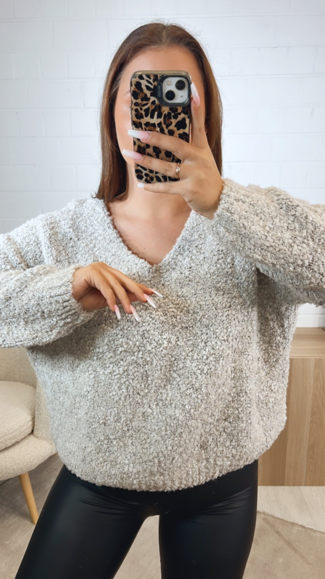 TEDDY kürzerer Pullover mit V-Ausschnitt / beige - grau meliert Art. 5248