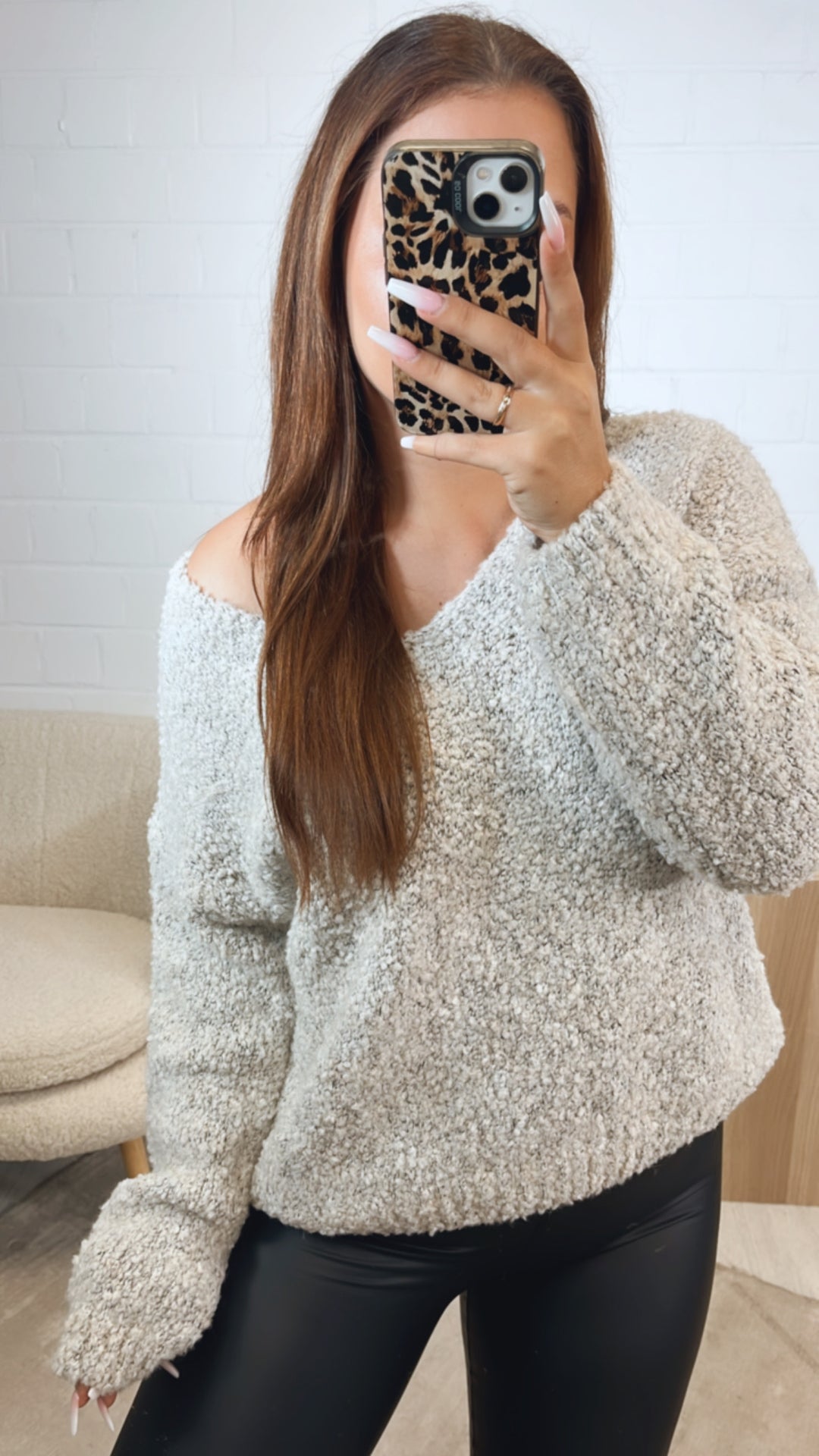 TEDDY kürzerer Pullover mit V-Ausschnitt / beige - grau meliert Art. 5248