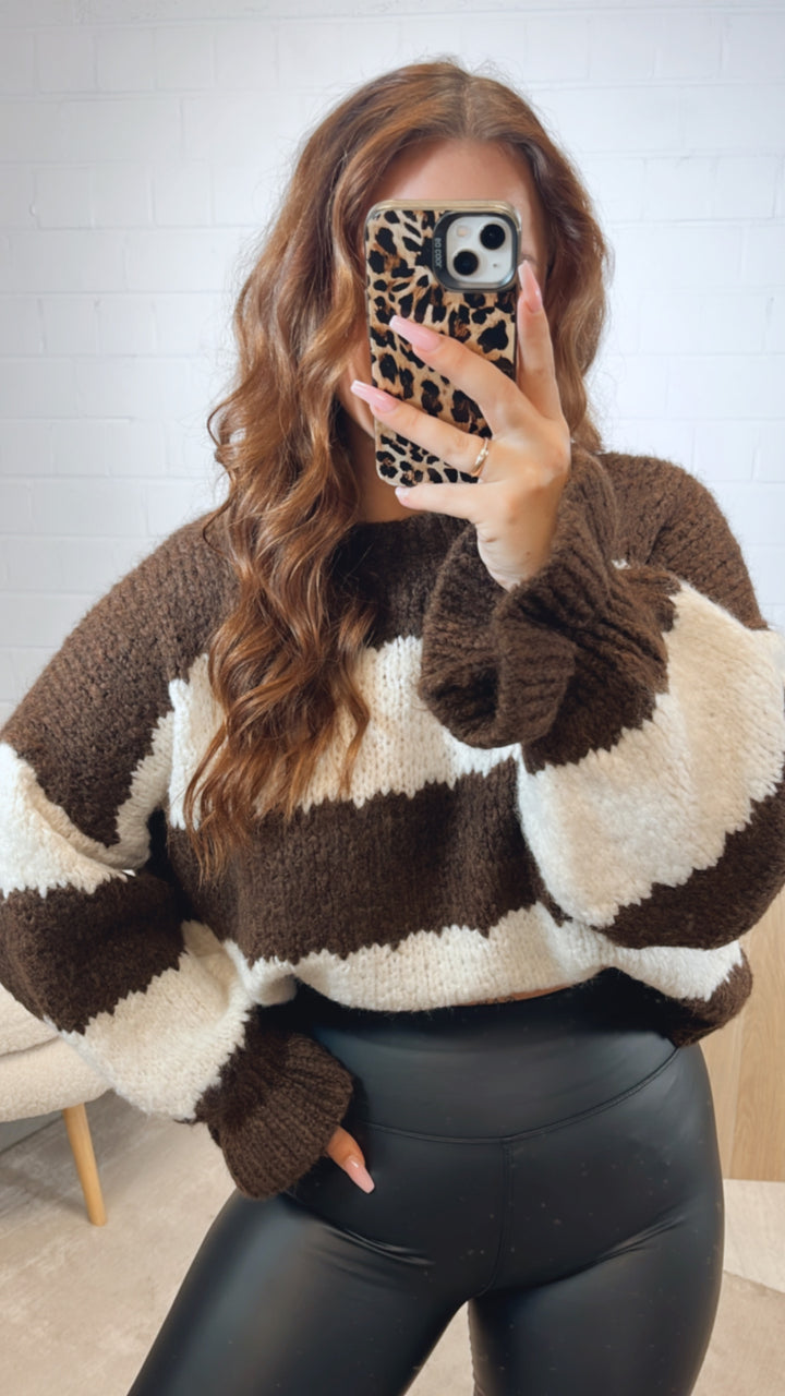 STREIFEN schlichter Strick Pullover mit abgesetztem Ausschnitt, Volantärmel / creme - dunkel braun Art. 12674