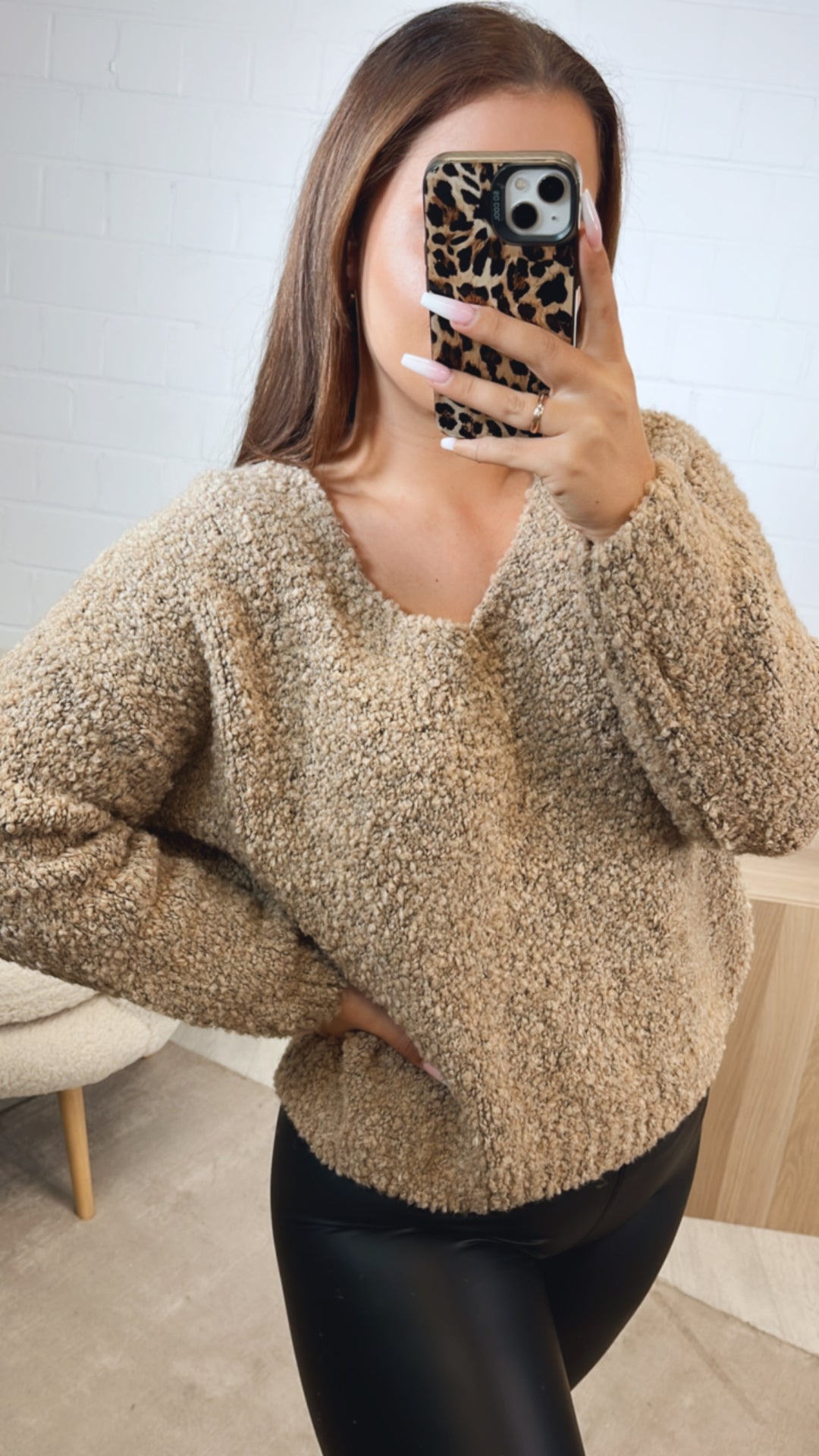 TEDDY kürzerer Pullover mit V-Ausschnitt / camel Art. 5241