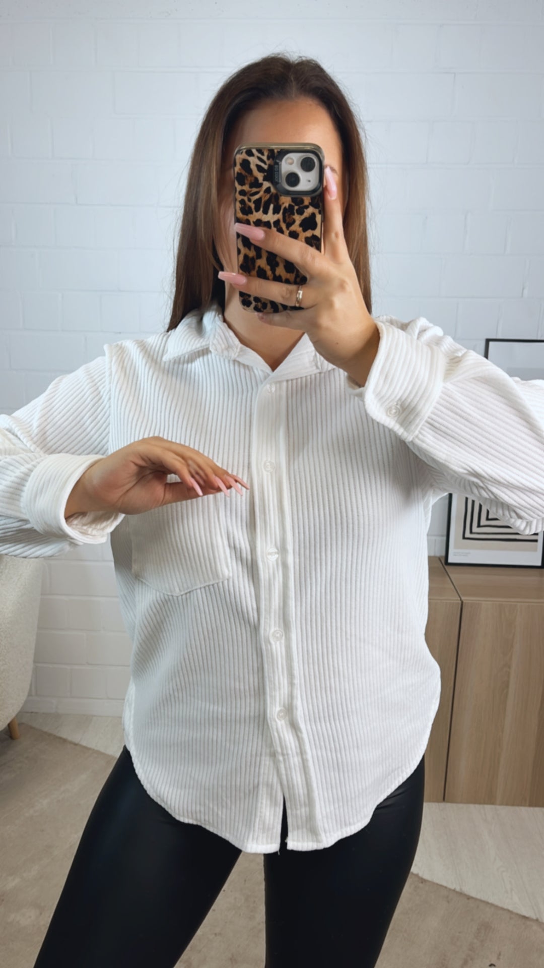 Bluse im Cord Look mit Brusttasche / weiss Art. 12710