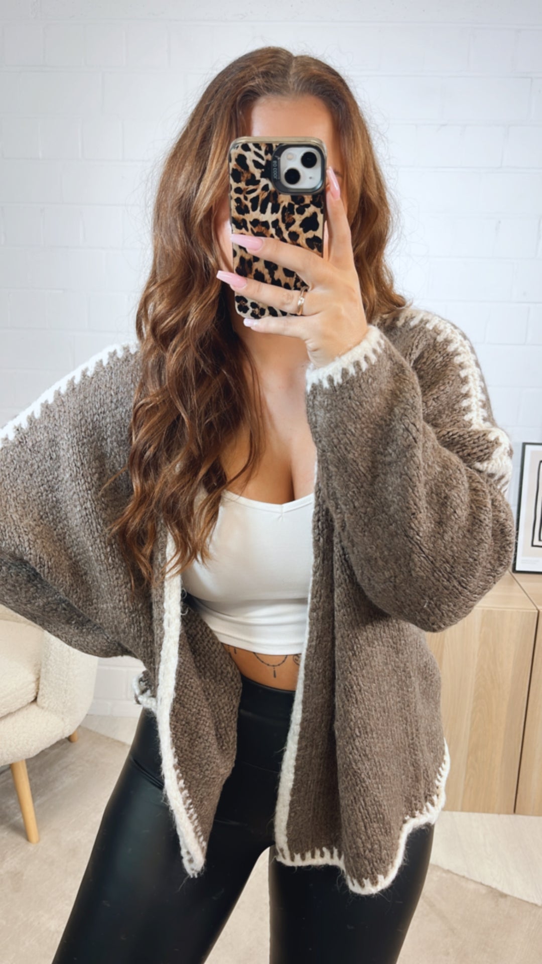 Cardigan mit abgesetzter Naht / braun meliert - wollweiss Art. 12583