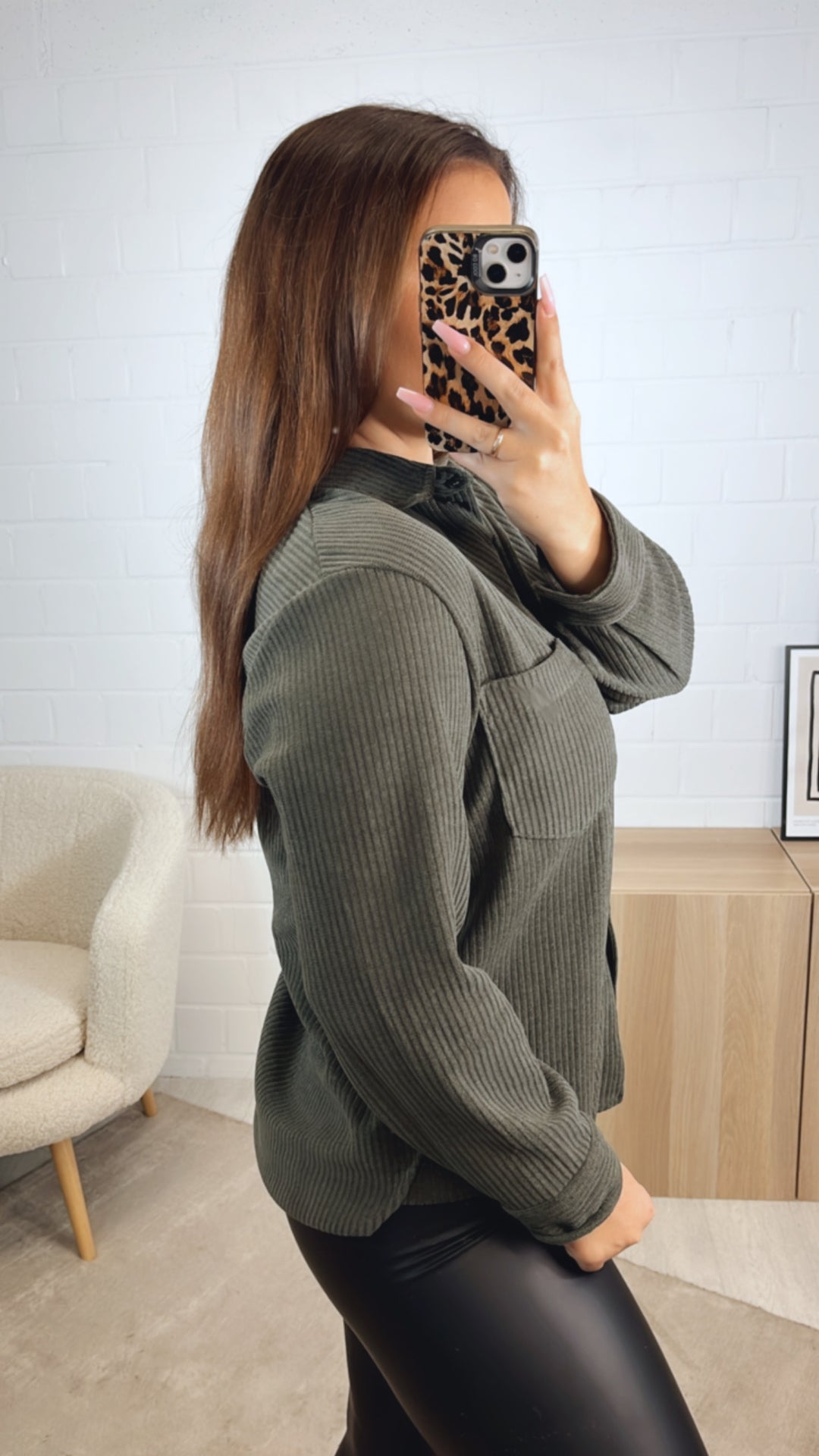 Bluse im Cord Look mit Brusttasche / khaki Art. 12706