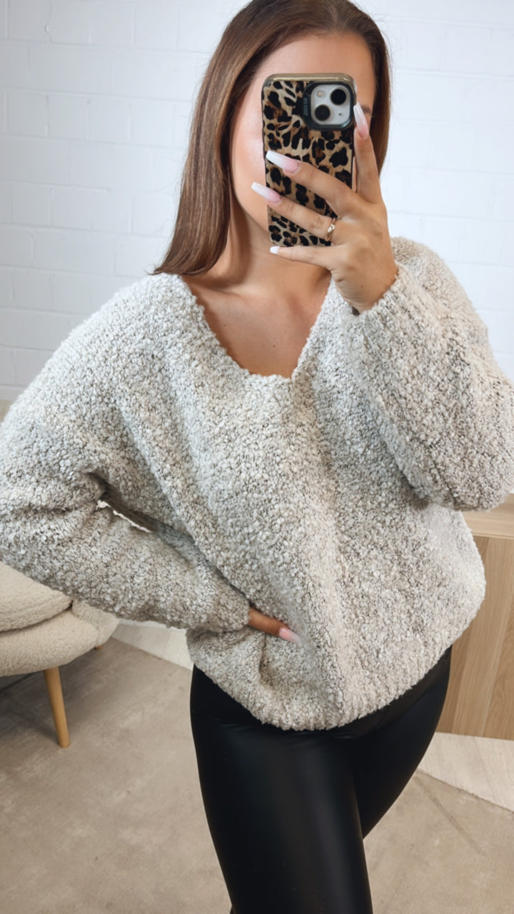 TEDDY kürzerer Pullover mit V-Ausschnitt / beige - grau meliert Art. 5248
