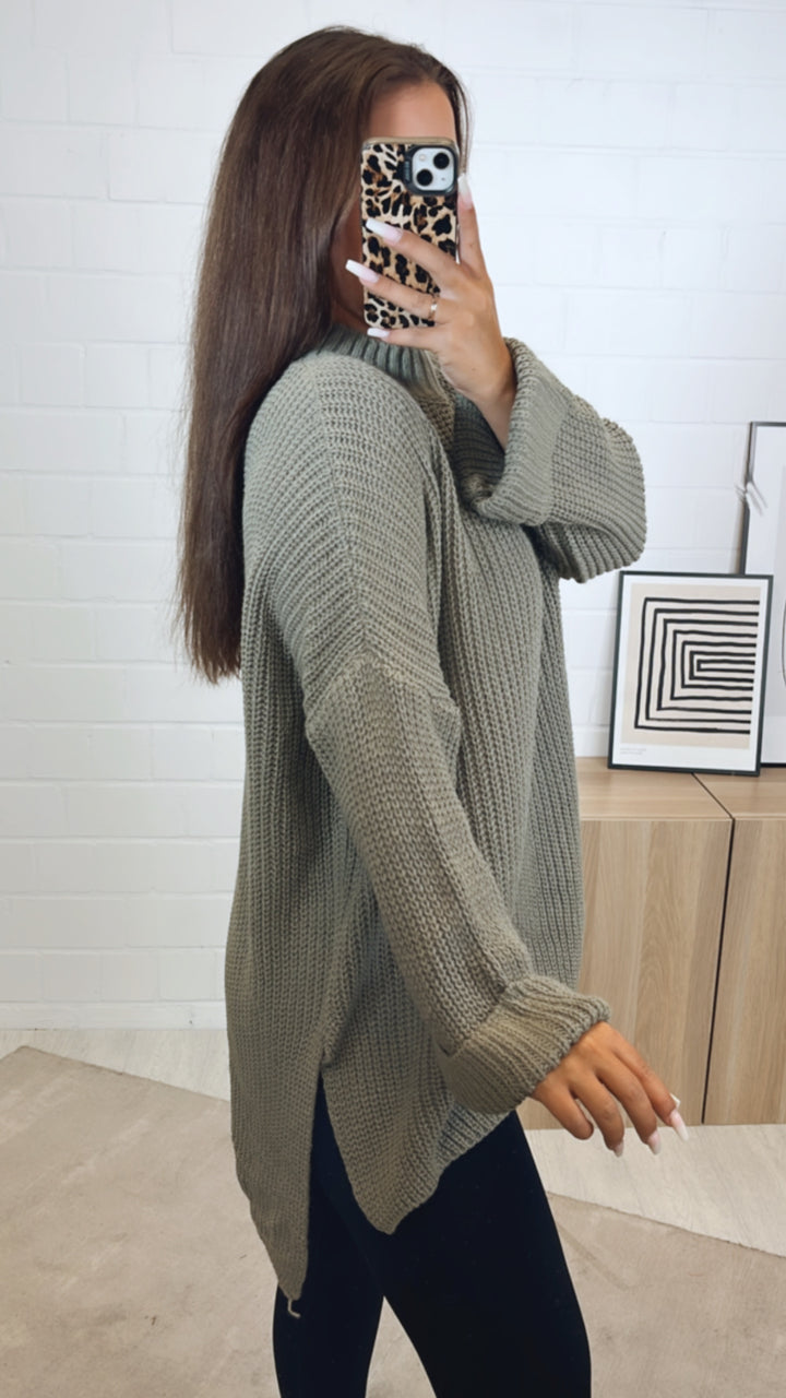 Stehkragen oversize Pullover mit Schlitz / soft khaki Art. 11067