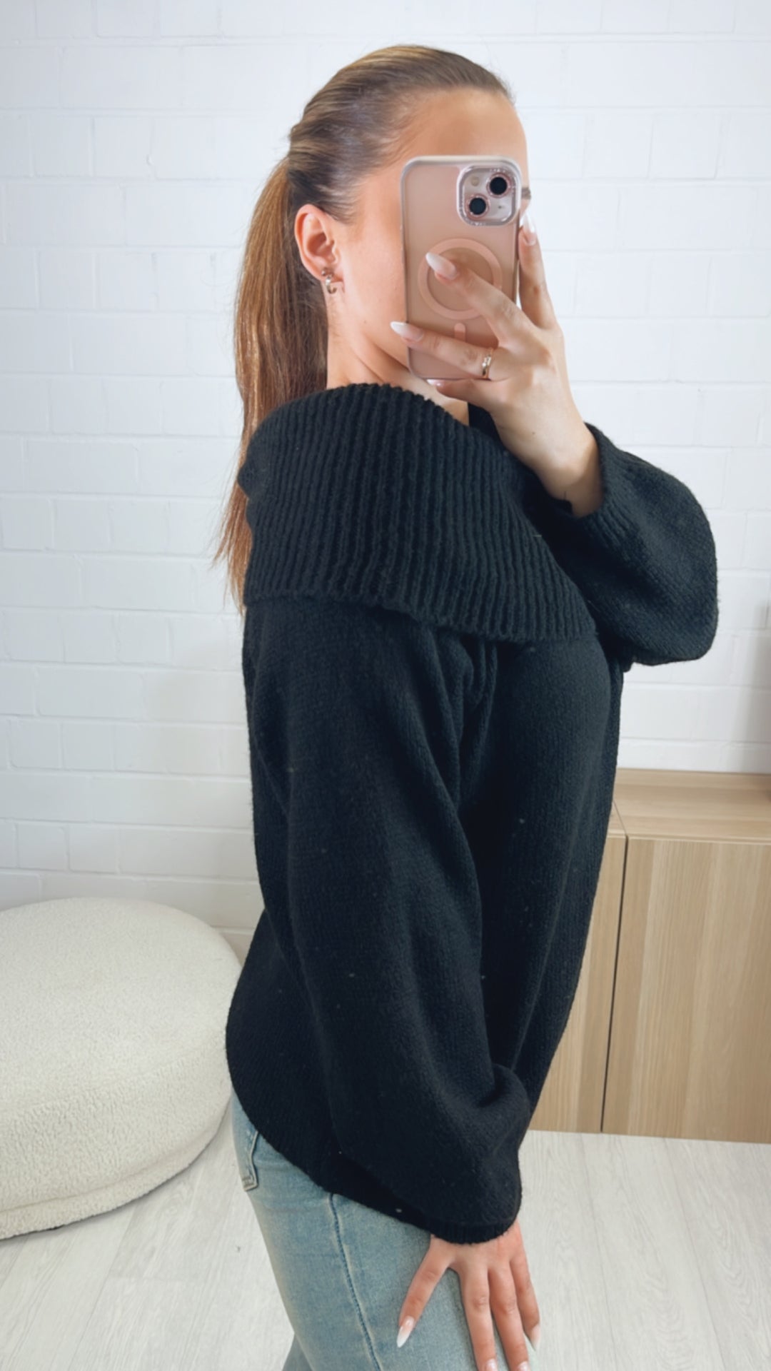 Off - shoulder Pullover / schwarz Art. 9802
