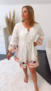Boho - Style Kleid mit Blumen / weiss Art. 10471