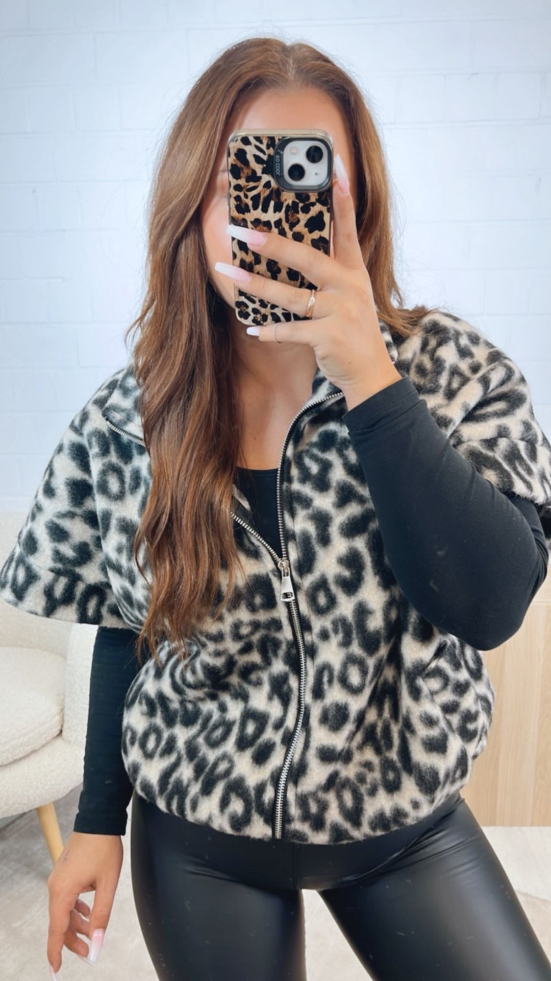 LEO kurze ultra oversize Weste / weiss - schwarz Art. 12435