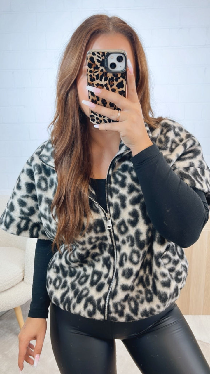 LEO kurze ultra oversize Weste / weiss - schwarz Art. 12435