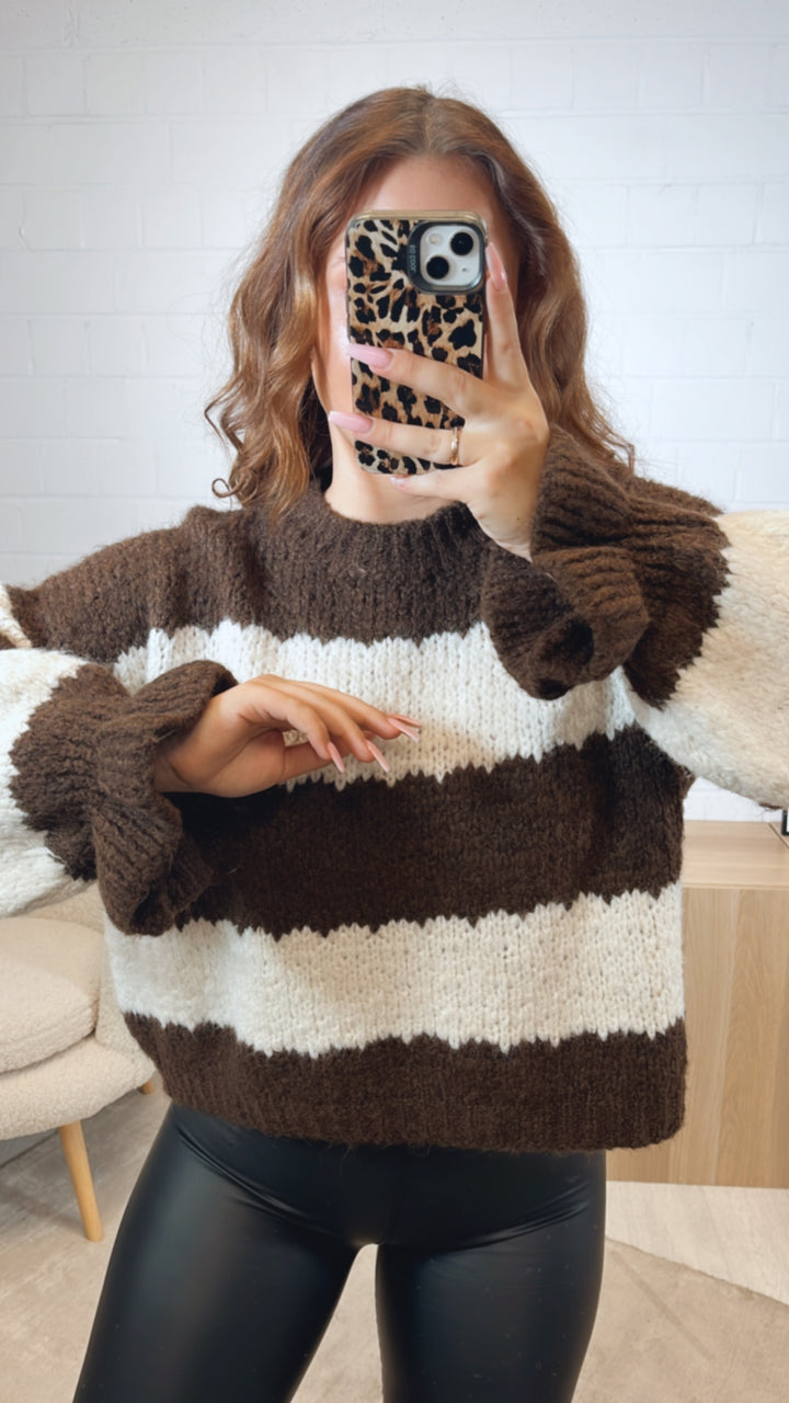 STREIFEN schlichter Strick Pullover mit abgesetztem Ausschnitt, Volantärmel / creme - dunkel braun Art. 12674