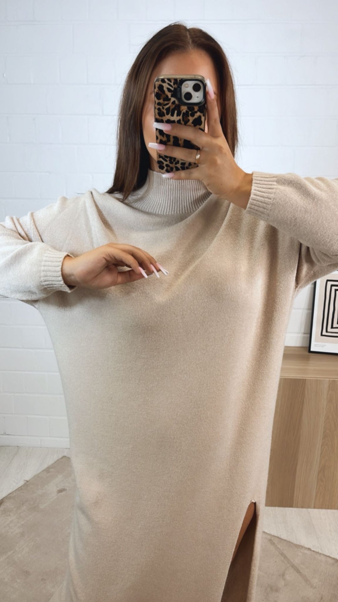 MAXI - feines Strickkleid mit leichtem Stehkragen und Schlitz / beige Art. 122340