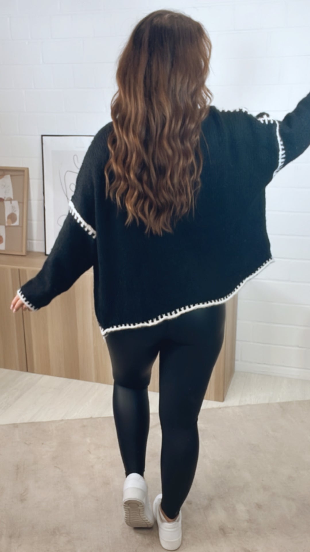 Cardigan mit abgesetzter Naht / schwarz - weiss Art. 12580