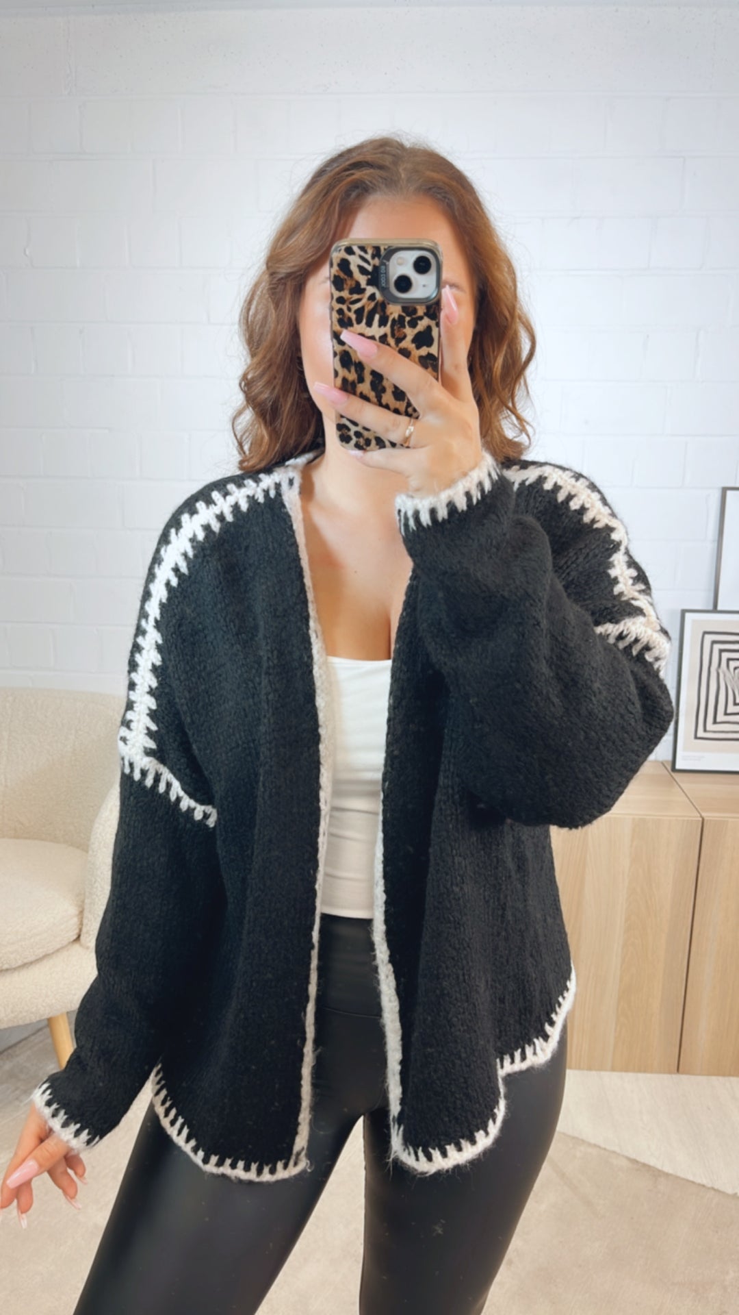 Cardigan mit abgesetzter Naht / schwarz - weiss Art. 12580