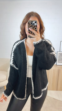 Cardigan mit abgesetzter Naht / schwarz - weiss Art. 12580