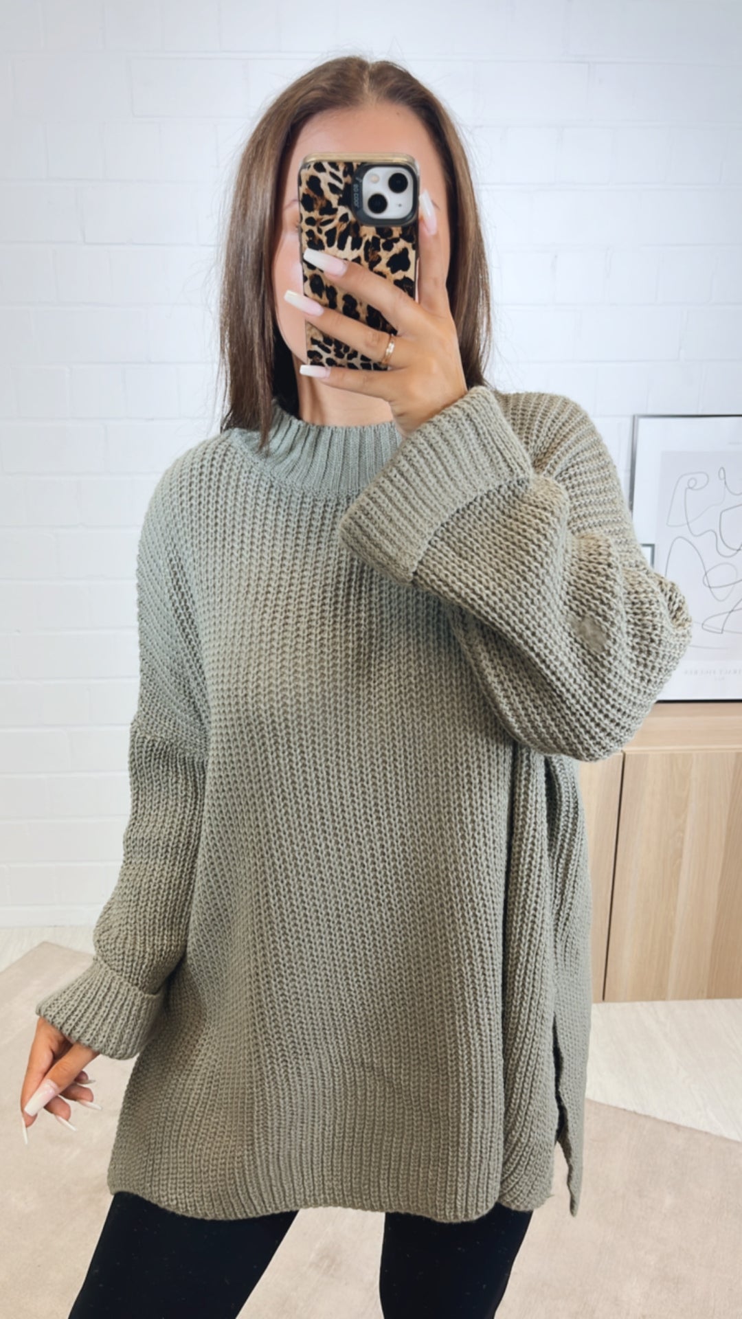 Stehkragen oversize Pullover mit Schlitz / soft khaki Art. 11067