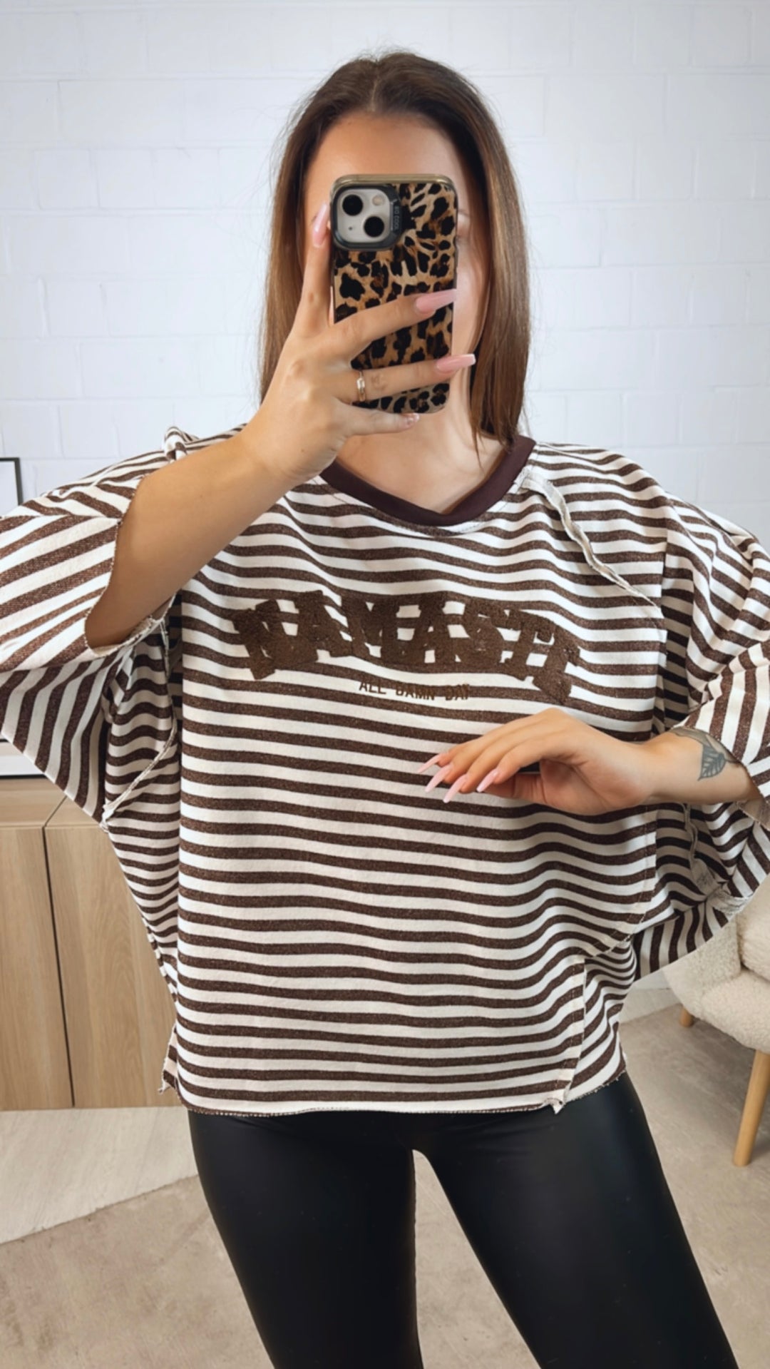 ultra oversize, gestreifter " Namaste " Pullover / weiss - schoko braun Art. 12713