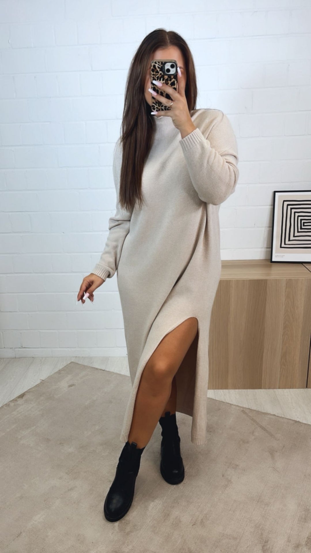 MAXI - feines Strickkleid mit leichtem Stehkragen und Schlitz / beige Art. 122340