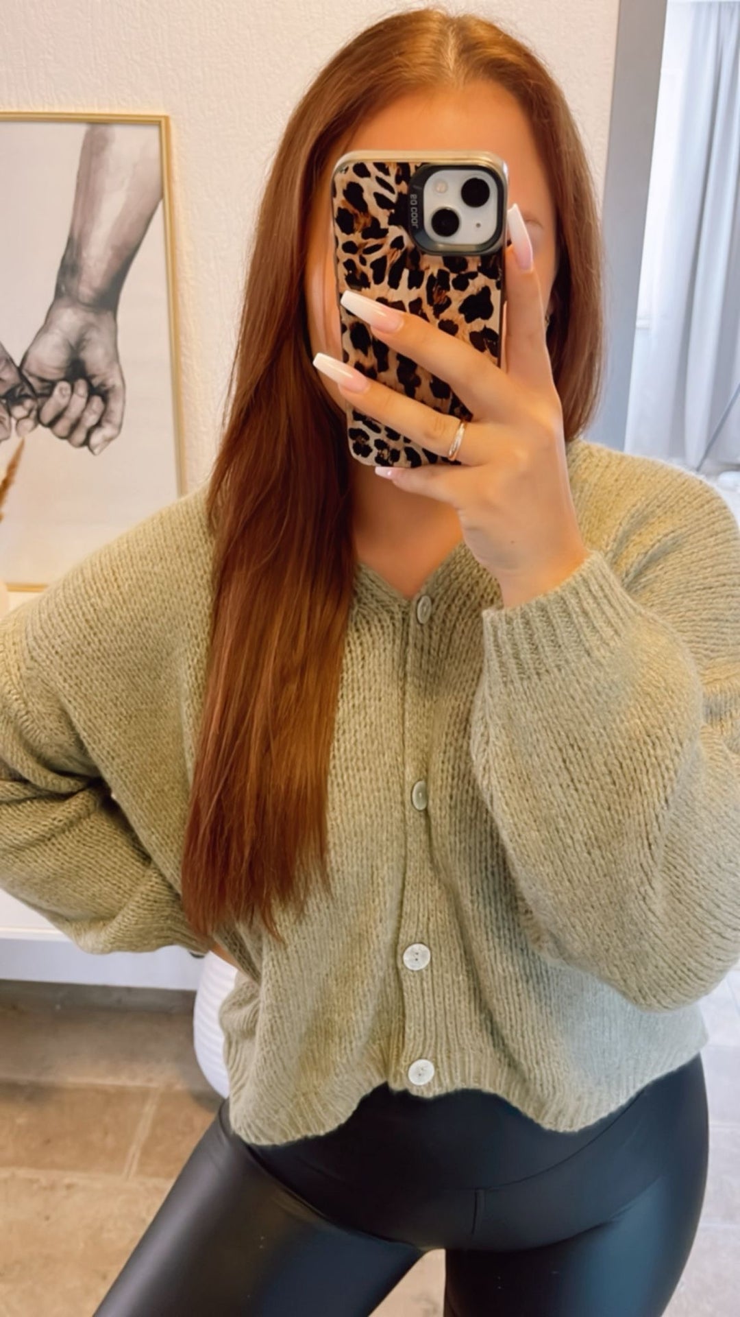 schlichter Strick Cardigan mit Perlmutt Knöpfen / khaki Art. 12419