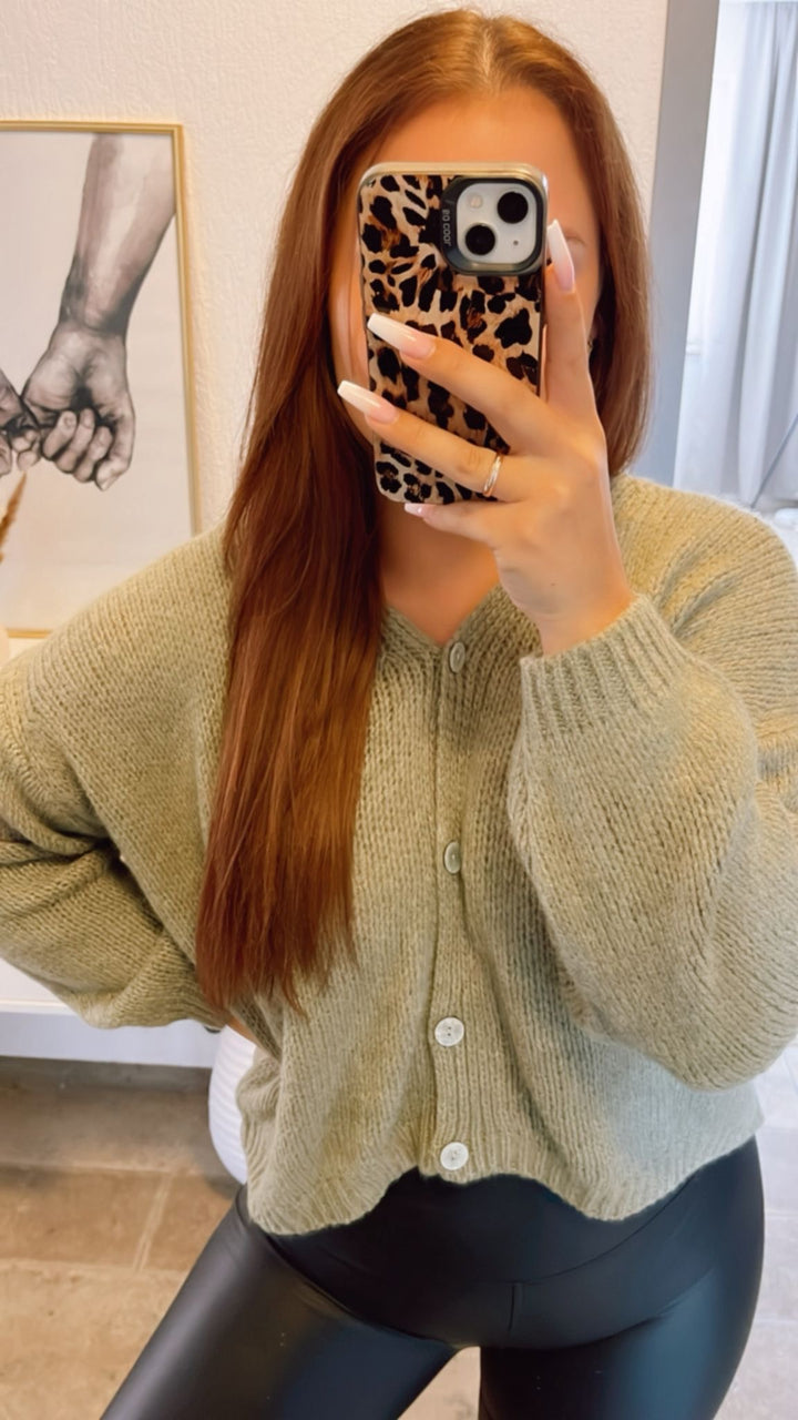 schlichter Strick Cardigan mit Perlmutt Knöpfen / khaki Art. 12419