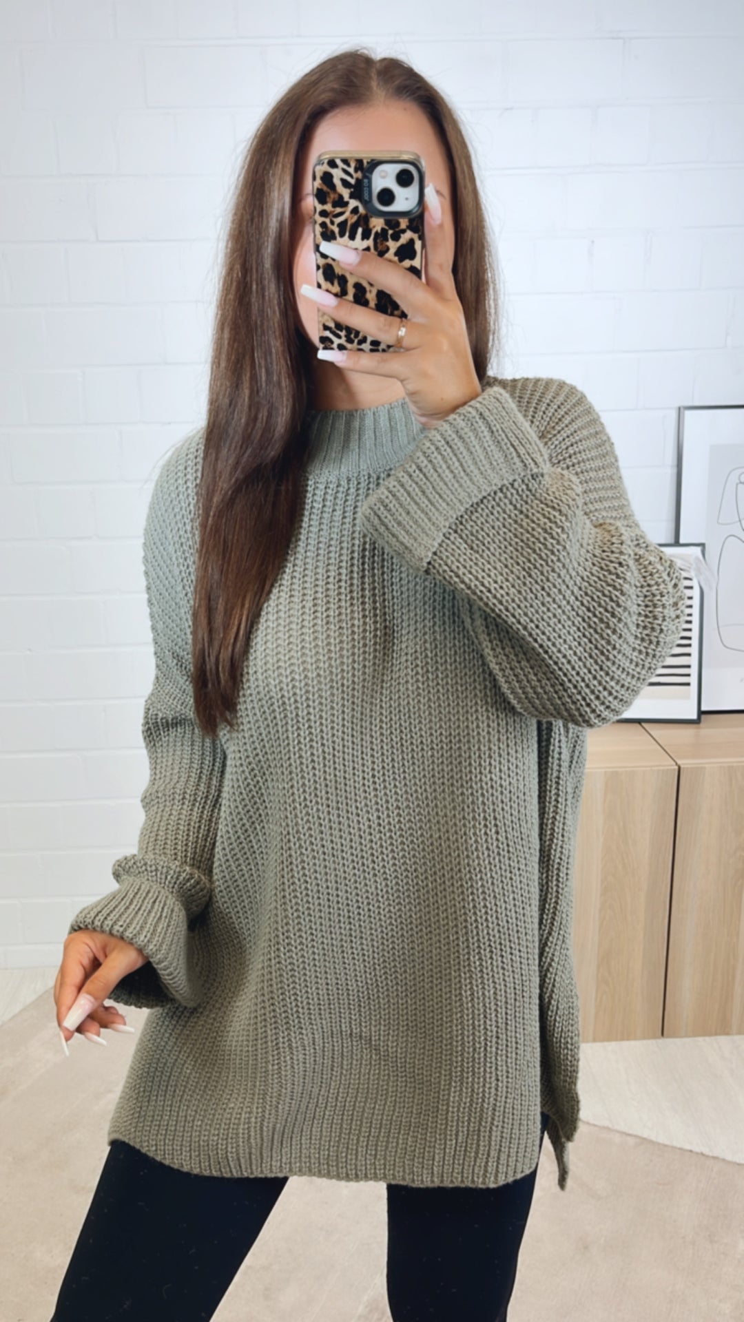 Stehkragen oversize Pullover mit Schlitz / soft khaki Art. 11067