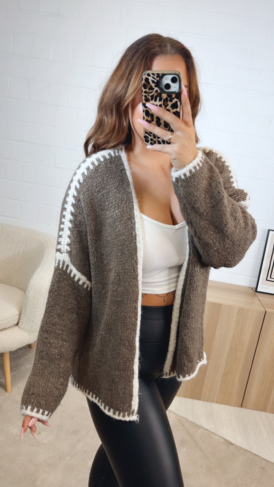 Cardigan mit abgesetzter Naht / braun meliert - wollweiss Art. 12583