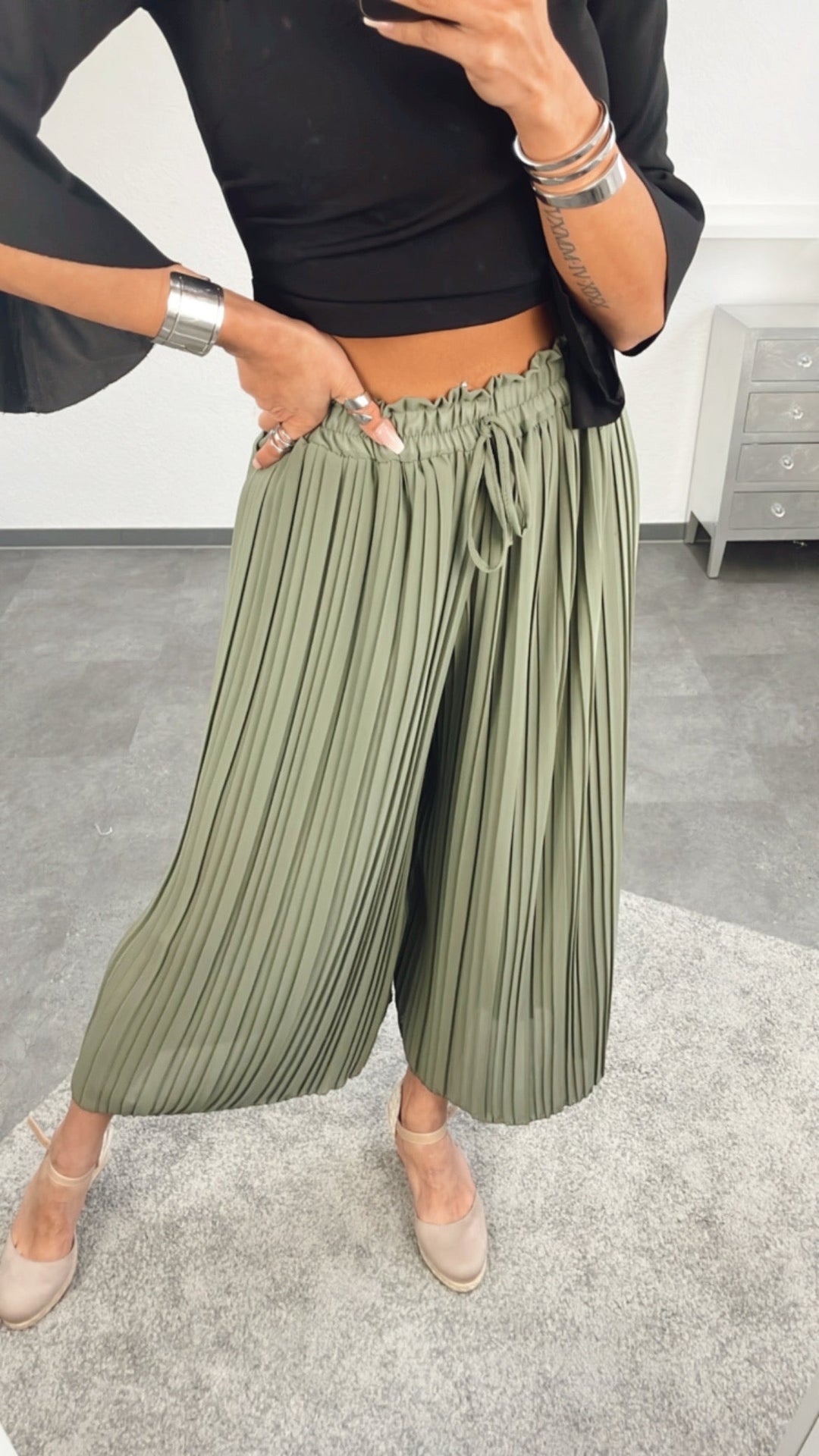 Plissee Hose / khaki Art. 2411