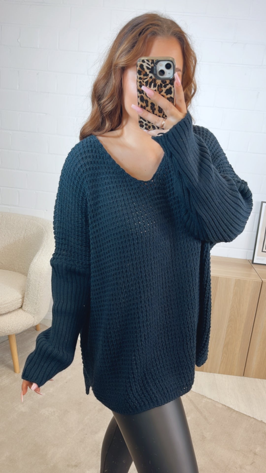 grober Strick Pullover, engere Ärmel, V-Ausschnitt / dunkel blau Art. 11230