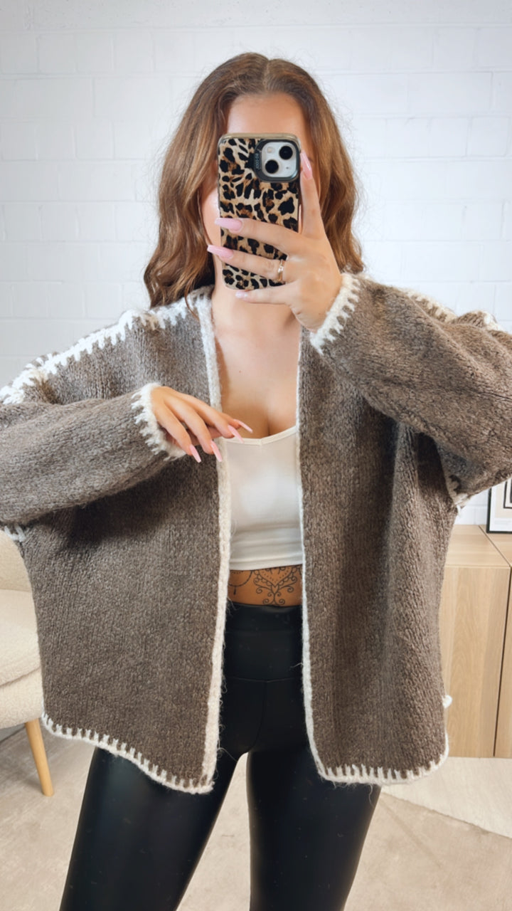 Cardigan mit abgesetzter Naht / braun meliert - wollweiss Art. 12583