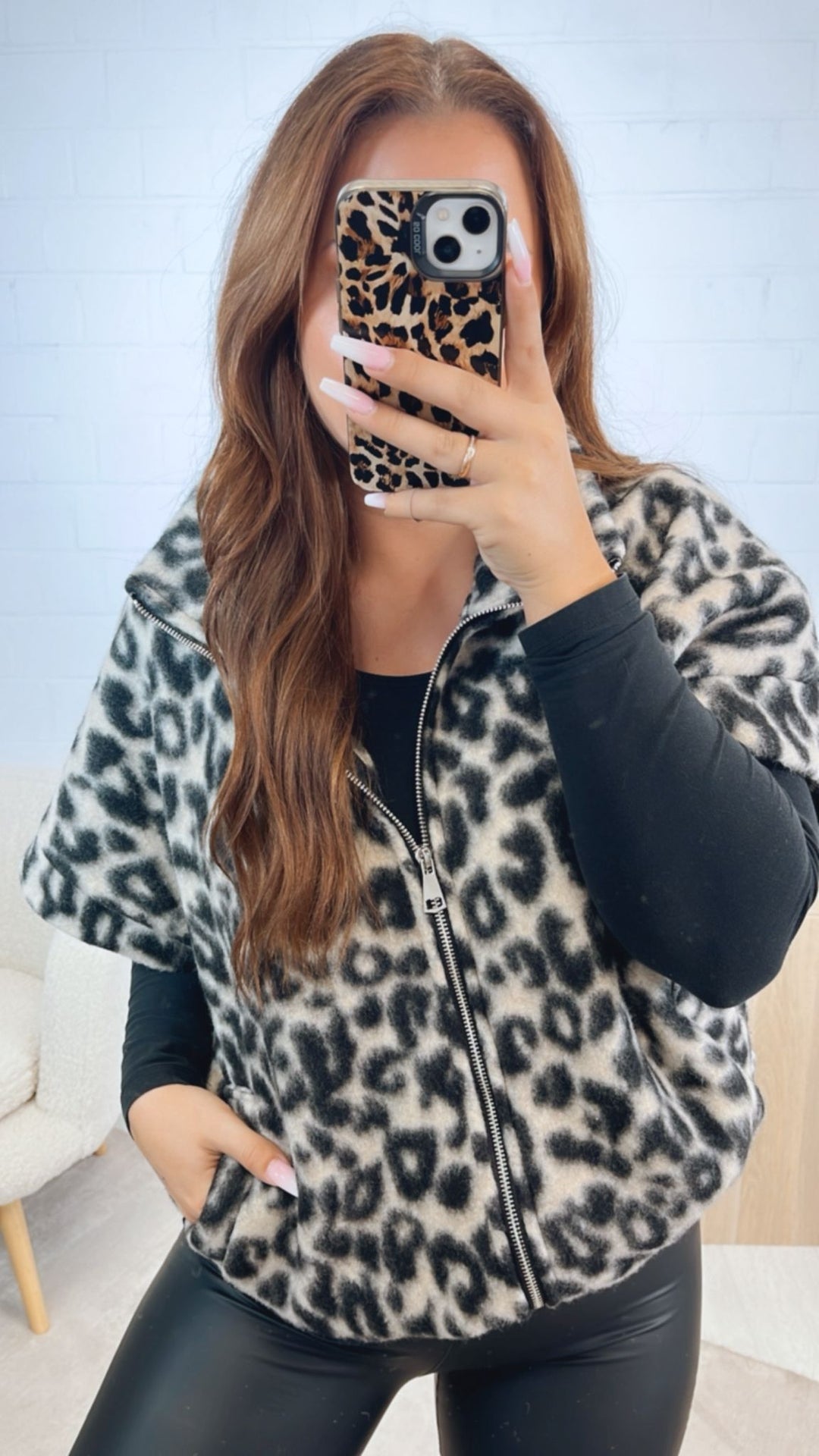 LEO kurze ultra oversize Weste / weiss - schwarz Art. 12435