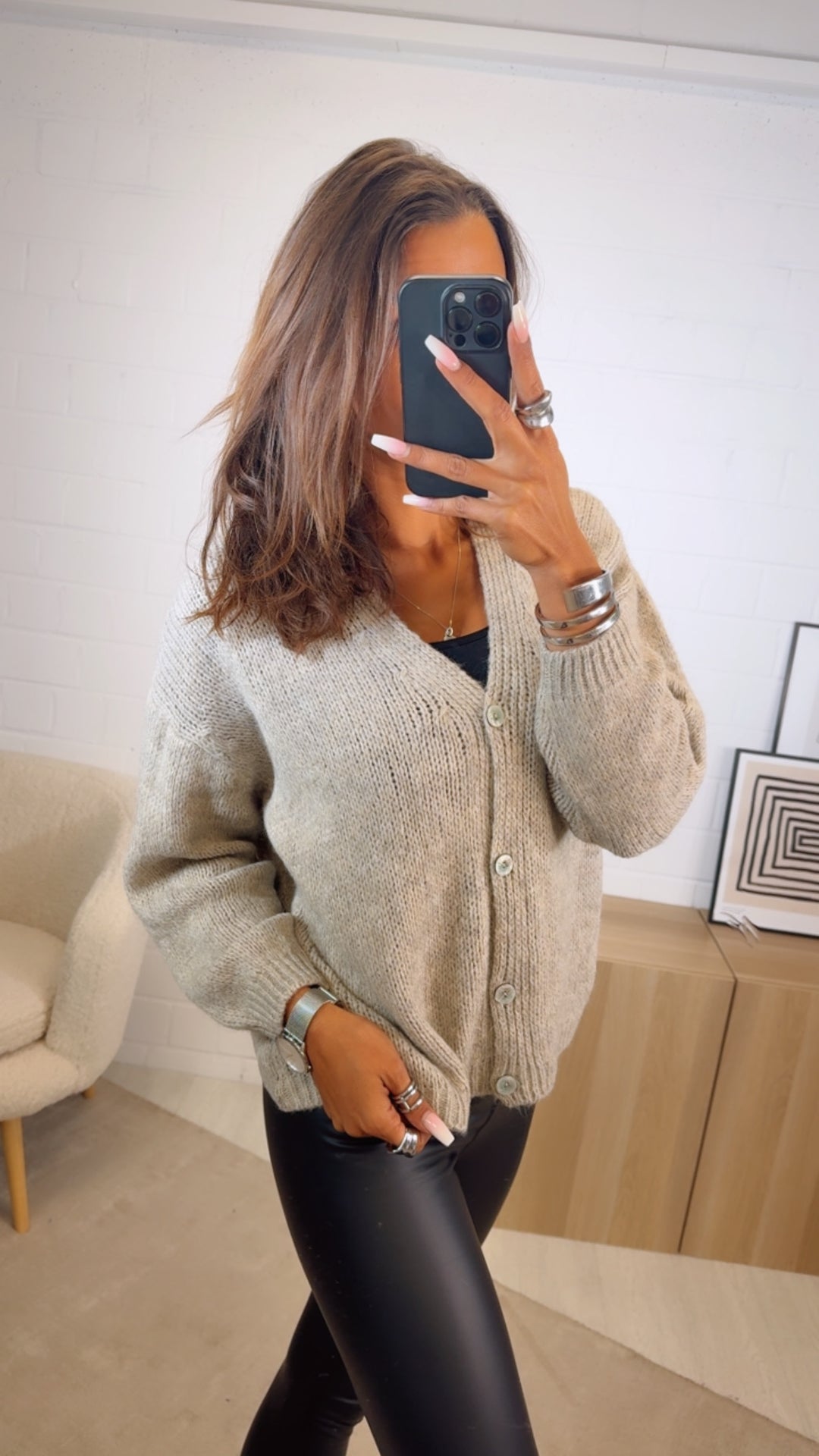 schlichter Strick Cardigan mit Perlmutt Knöpfen / beige Art. 12421