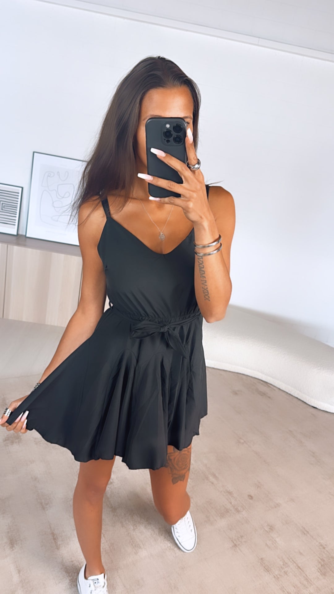 kurzes, luftiges Kleid / schwarz Art. 6172