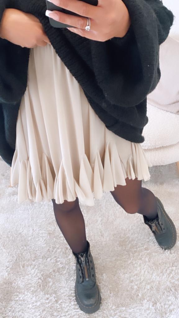 leichter Rock mit Volant / beige Art. 5091