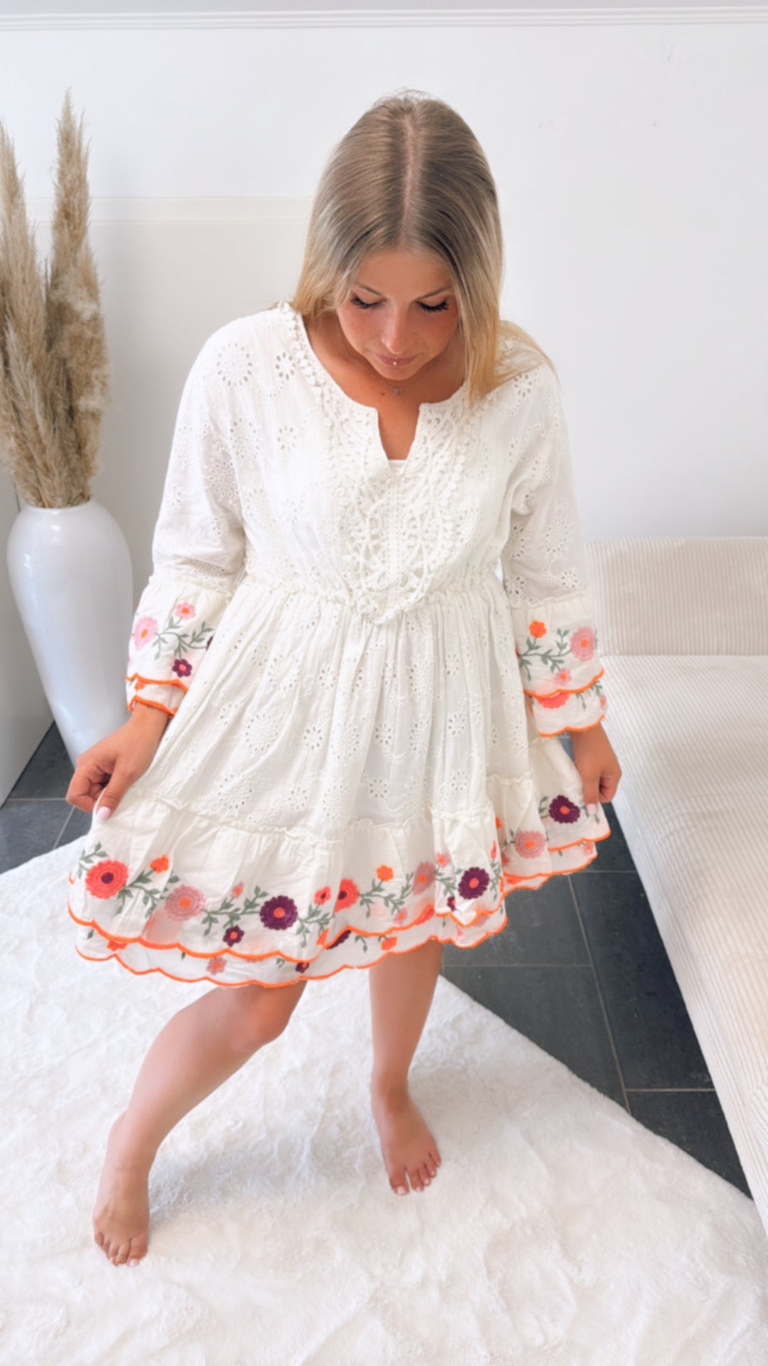 Boho - Style Kleid mit Blumen / weiss Art. 10471