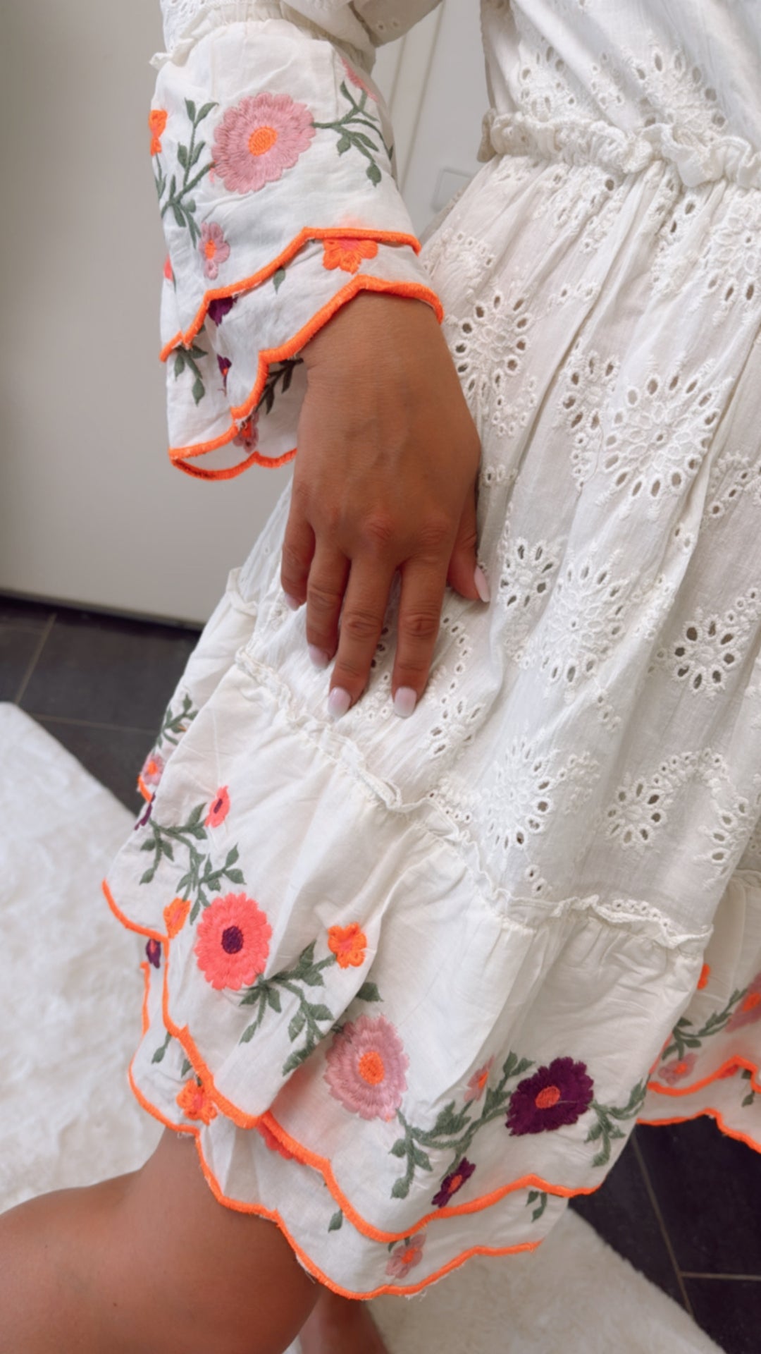 Boho - Style Kleid mit Blumen / weiss Art. 10471