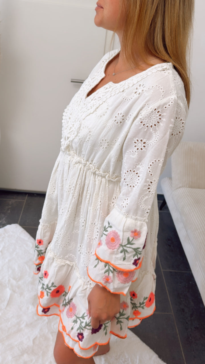 Boho - Style Kleid mit Blumen / weiss Art. 10471