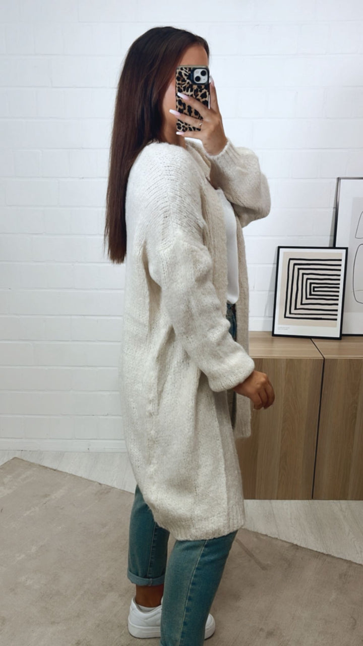 Kuscheliger Cardigan / wollweiß Art.11270