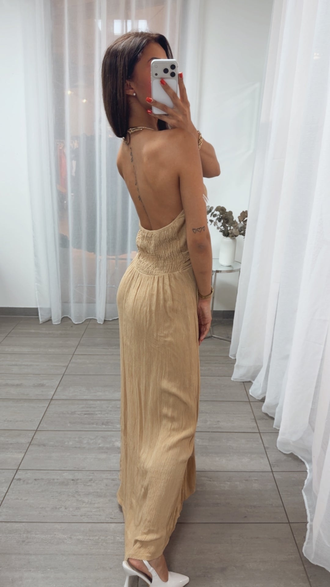 Neckholder Maxi Kleid mit Ring Detail / beige Art. 15911