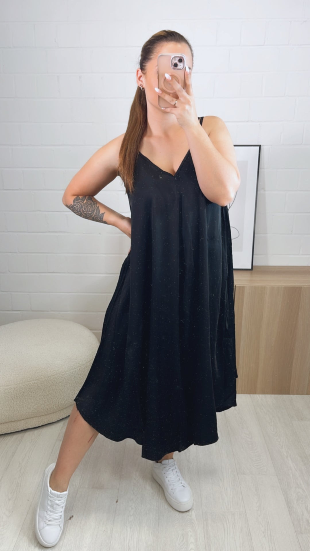 Ultra lässiges Hängerchen / Kleid in Satin Optik / schwarz Art. 9897