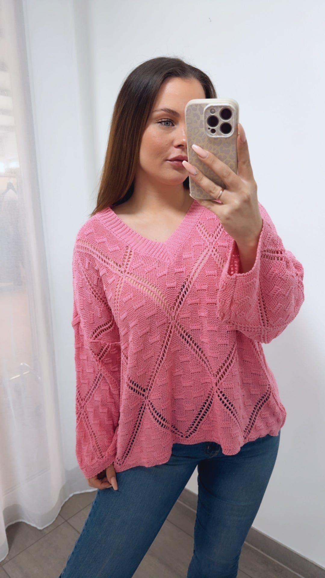 Lochmuster Pullover mit V-Ausschnitt / pink Art. 14485