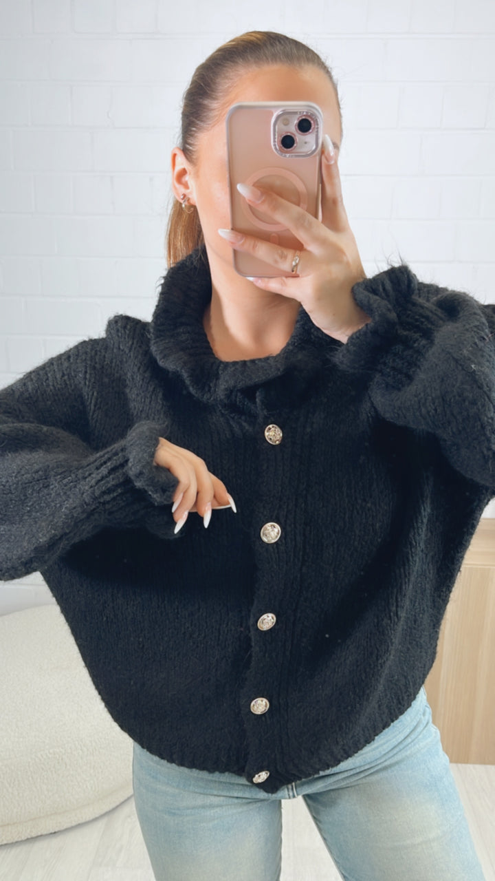 Strick Cardigan mit Volant Kragen, goldene Knöpfe / schwarz Art. 9428
