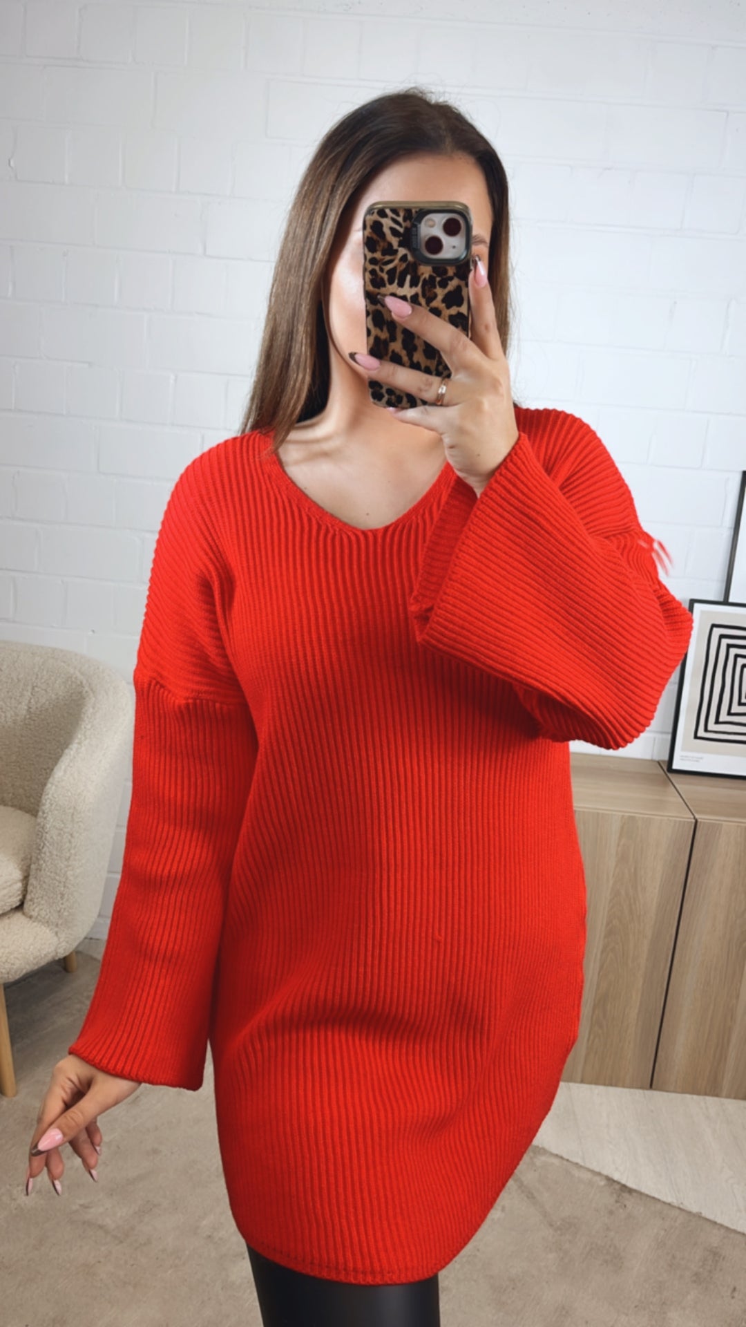 gradliniges Strick Kleid mit weitem Arm, V-Ausschnitt / intensives rot Art. 12770